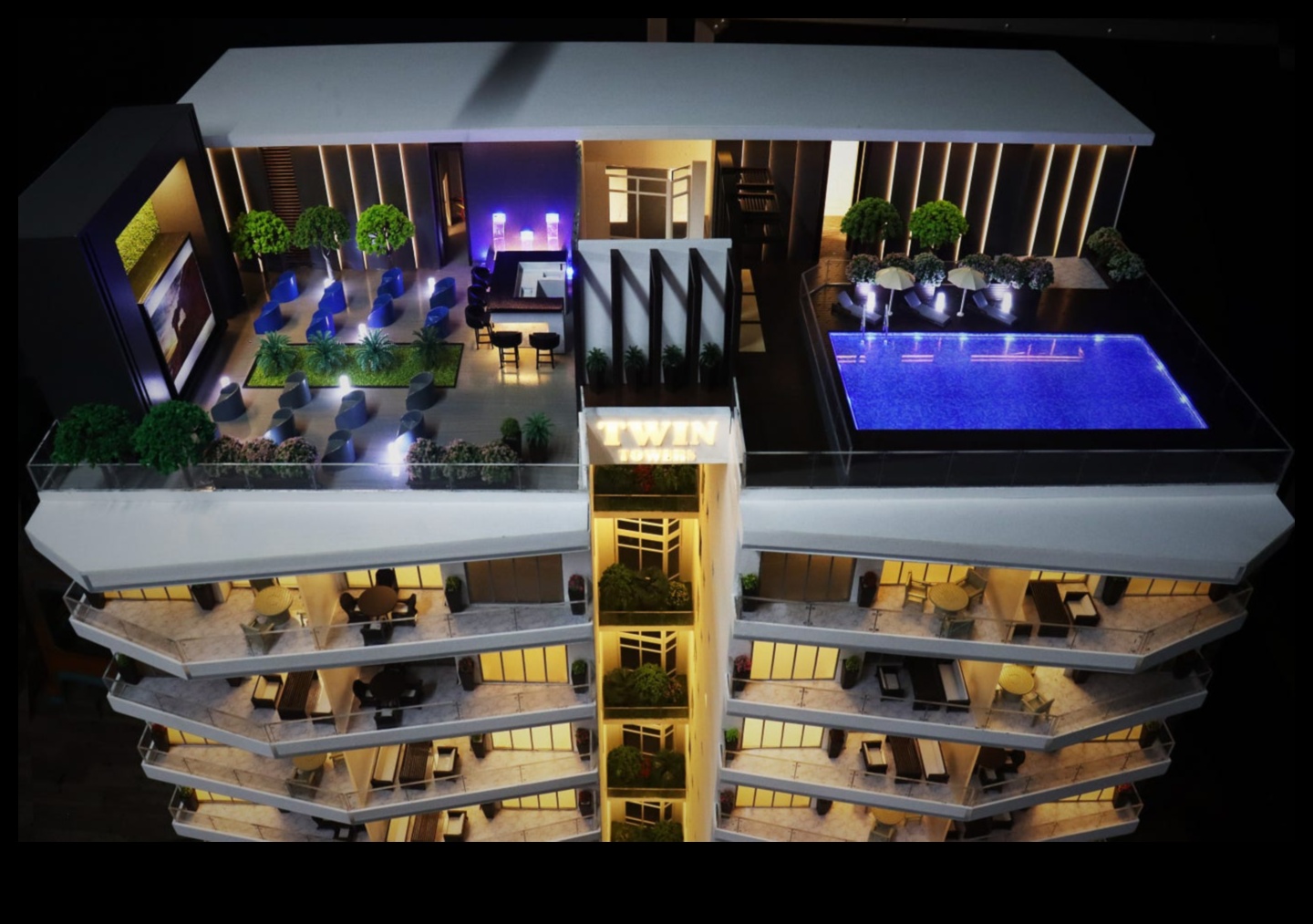 Realism in Miniature: Small-Scale Wonders of Detail