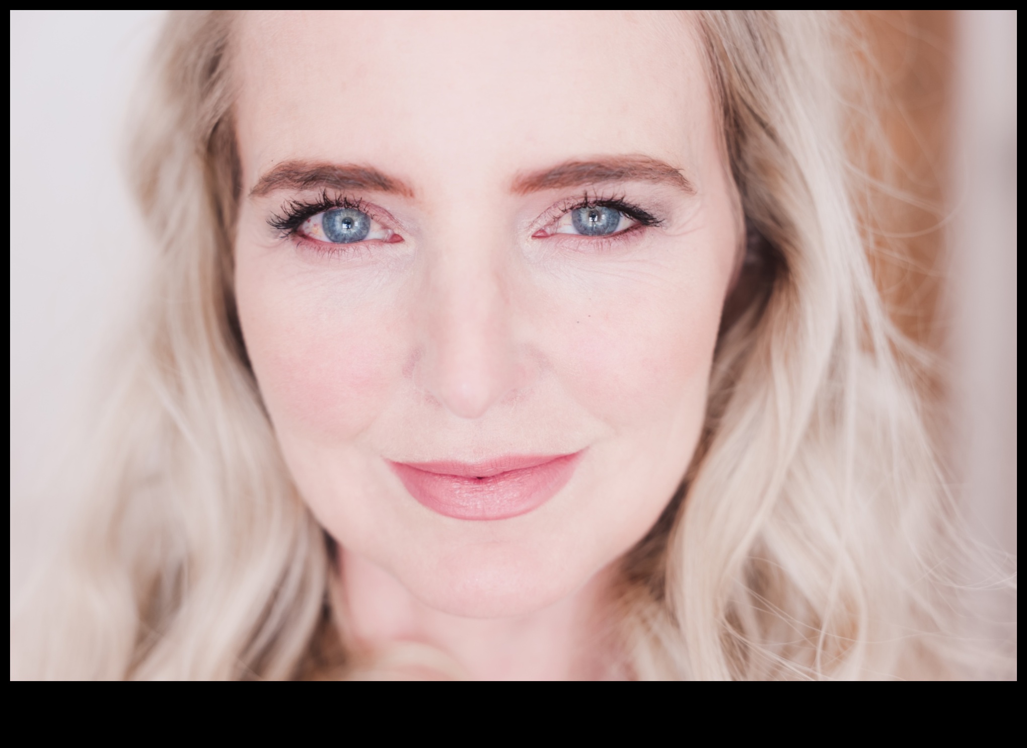 Age-Defying Beauty 7 Everyday Makeup Tips for a Youthful Appearance 2 Age-Defying Beauty: Everyday Makeup Tips for a Youthful Appearance