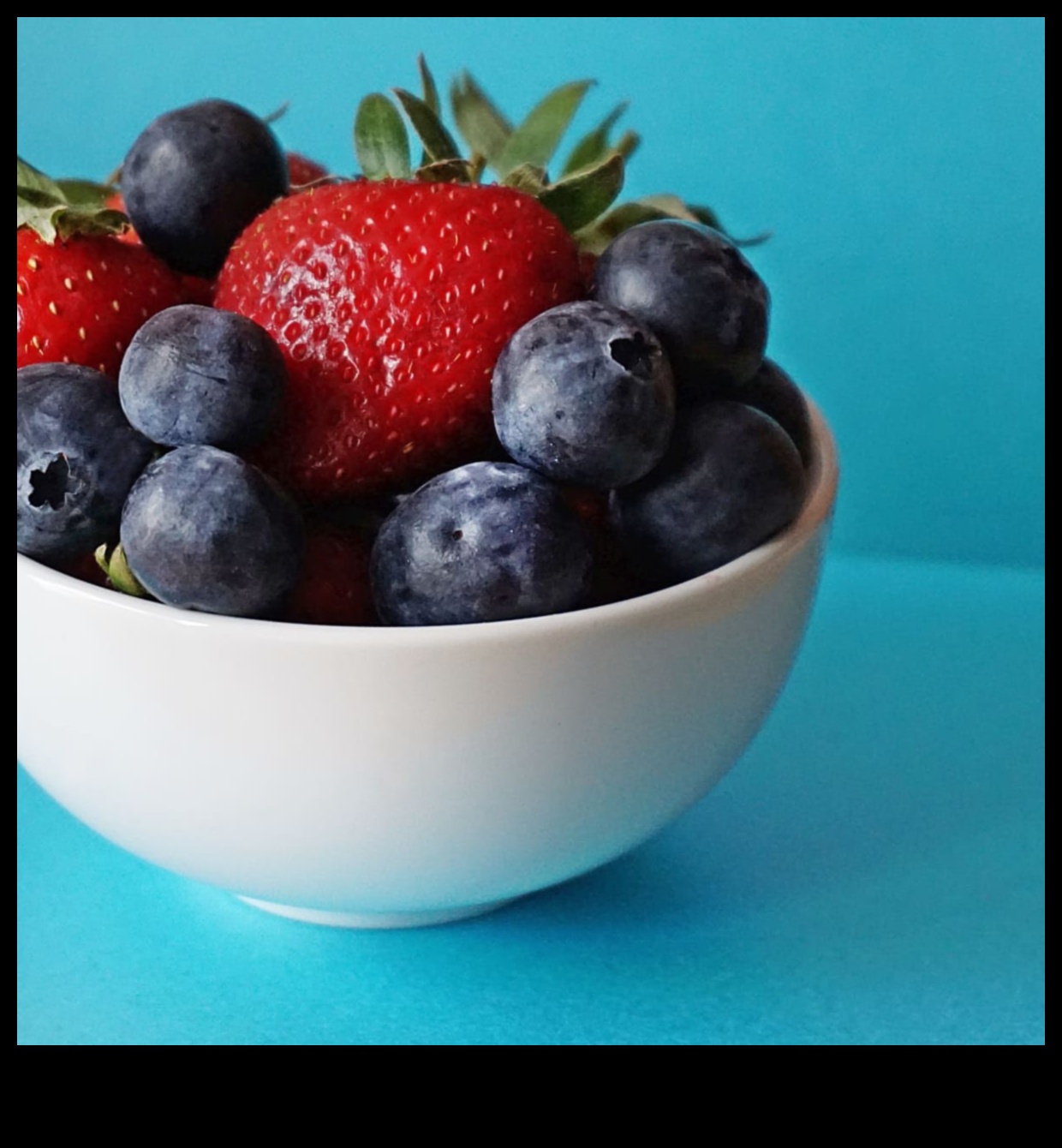 Berry Bonanza: Diving into the World of Flavorful Berry Juices