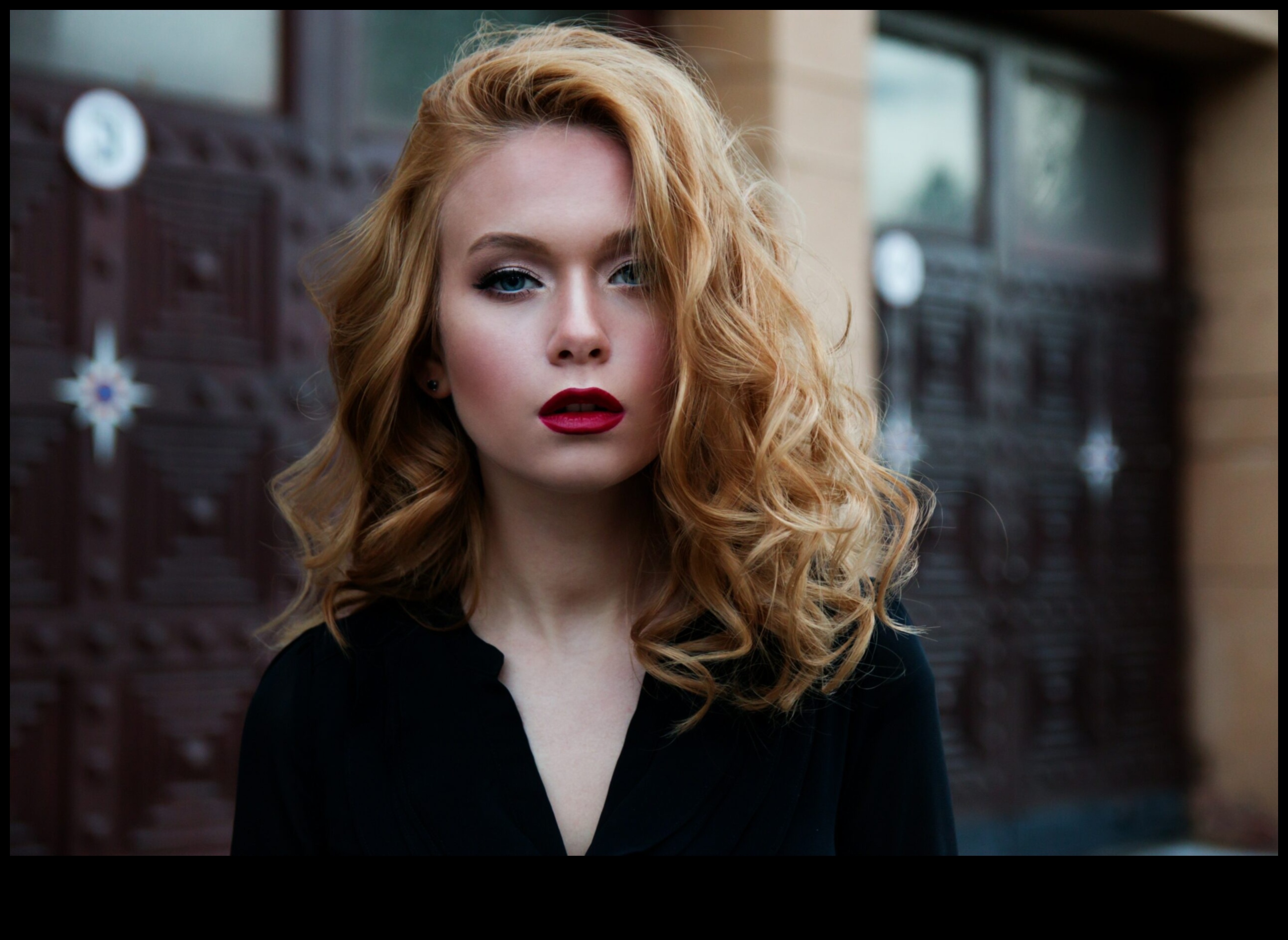 Beyond Trends: Embracing Timeless Beauty with Natural Makeup Choices