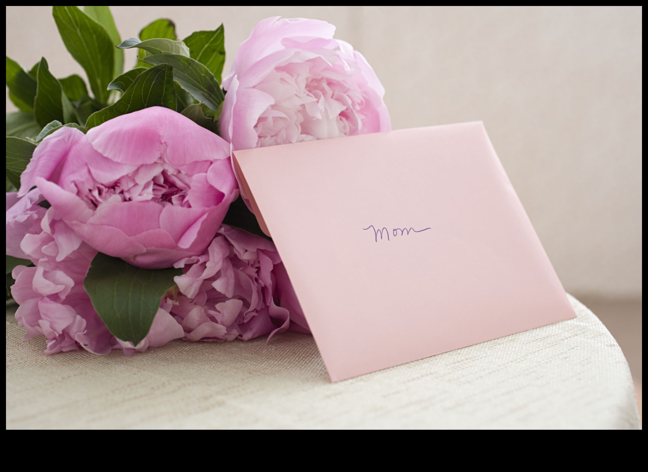 Blooming Bonds: Flower-Centric Gift Selections for Mom