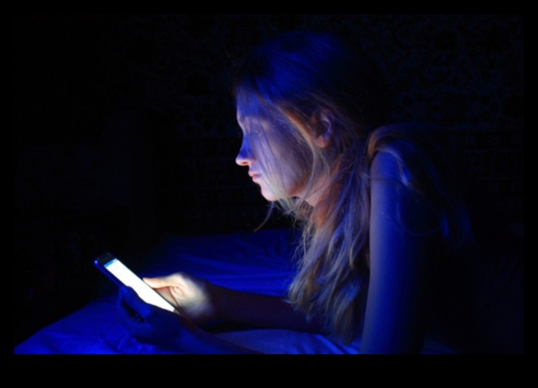 The Impact of Blue Light on Your Skin: Protecting Against Digital Aging