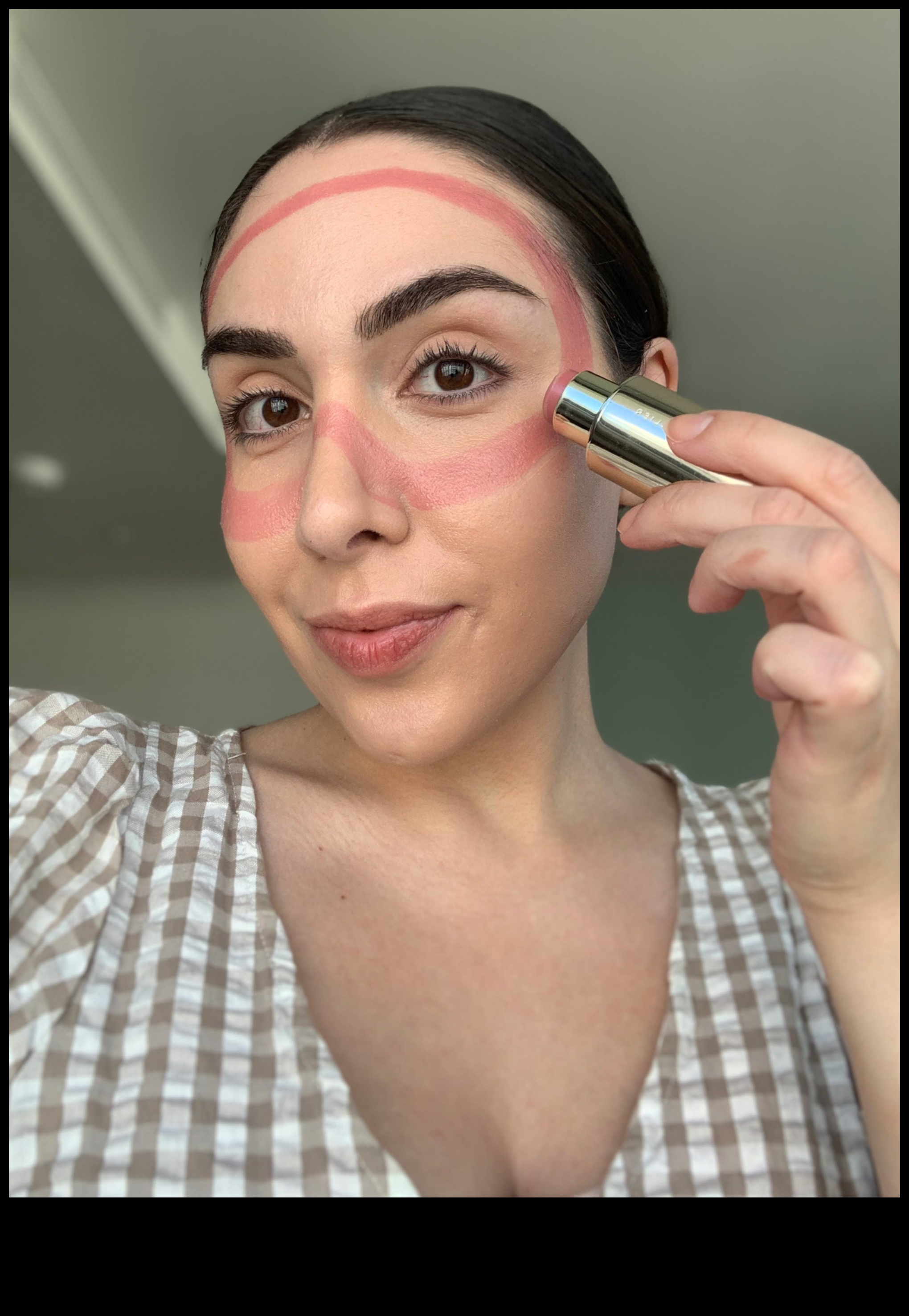 Bronzer and Photography: Tips for Capturing Your Sun-Kissed Look in Stunning Detail