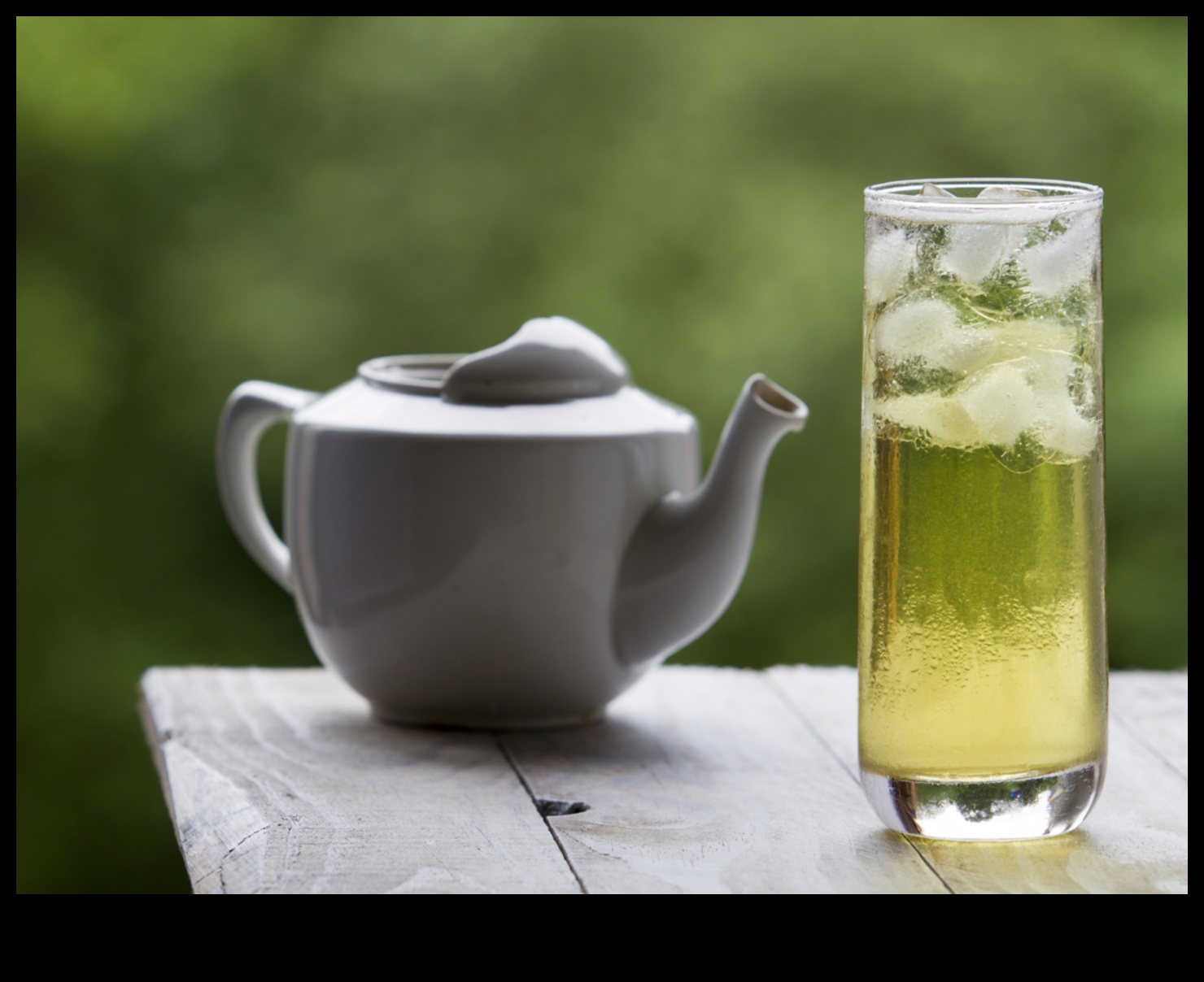 Chilled and Tranquil: Elevating Your Day with Iced Green Tea