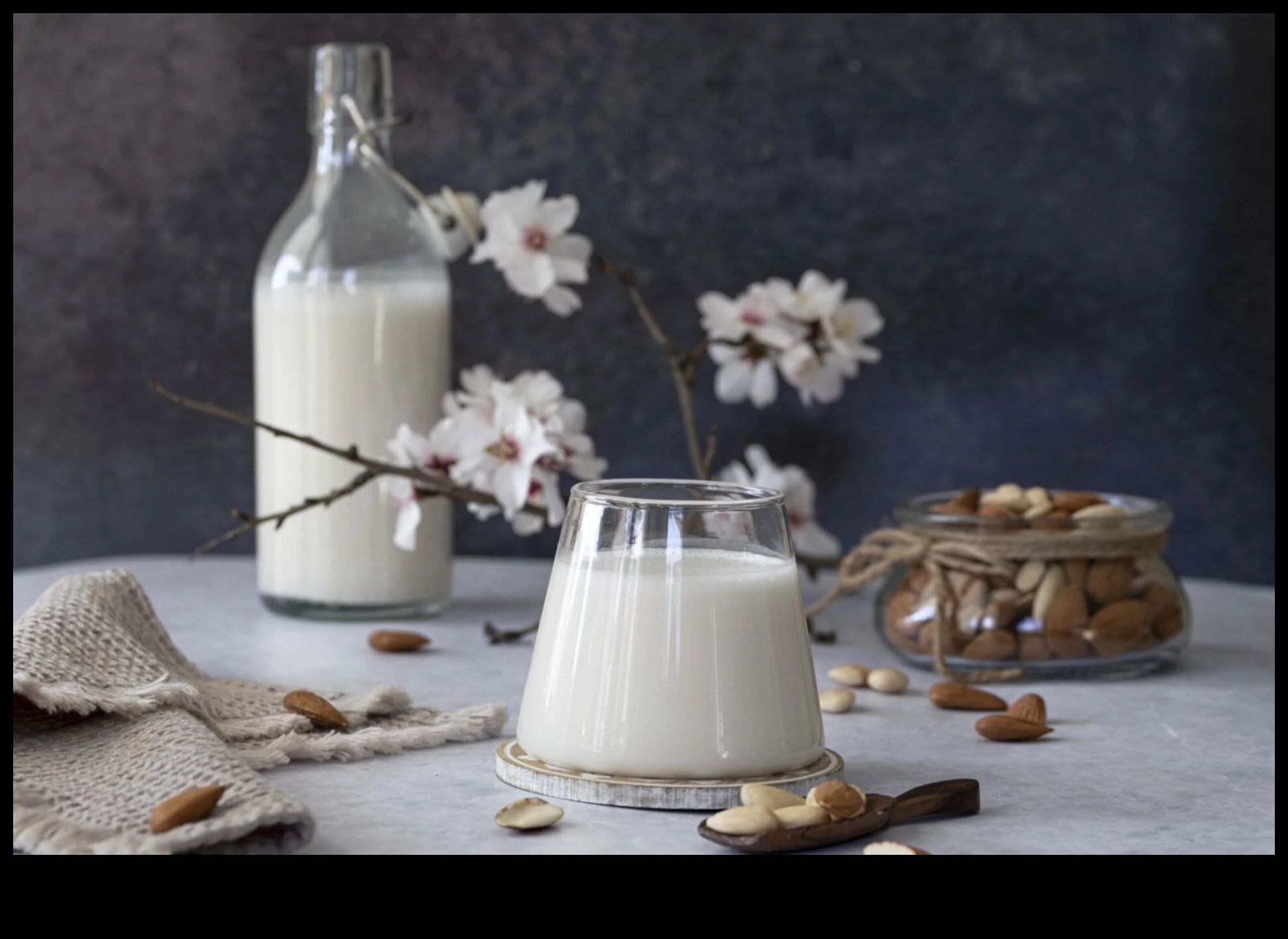 Creamy and Creative 7 Ways to Mix and Match Flavors for Irresistible Almond Milk 3 Creamy and Creative: Mixing and Matching Flavors for Irresistible Almond Milk