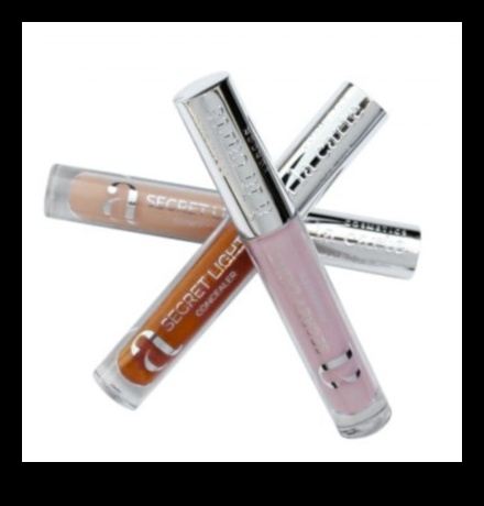 Customized Camouflage: Blending Concealer Shades for a Perfect Match