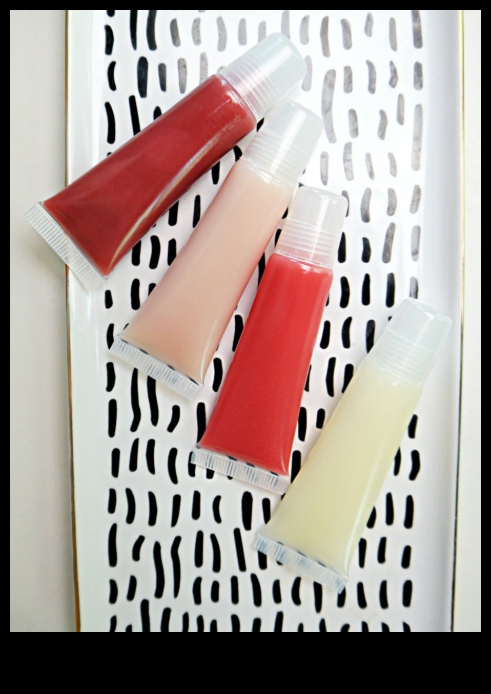 DIY Gloss Blends: Crafting Your Perfect Custom Glossy Hue