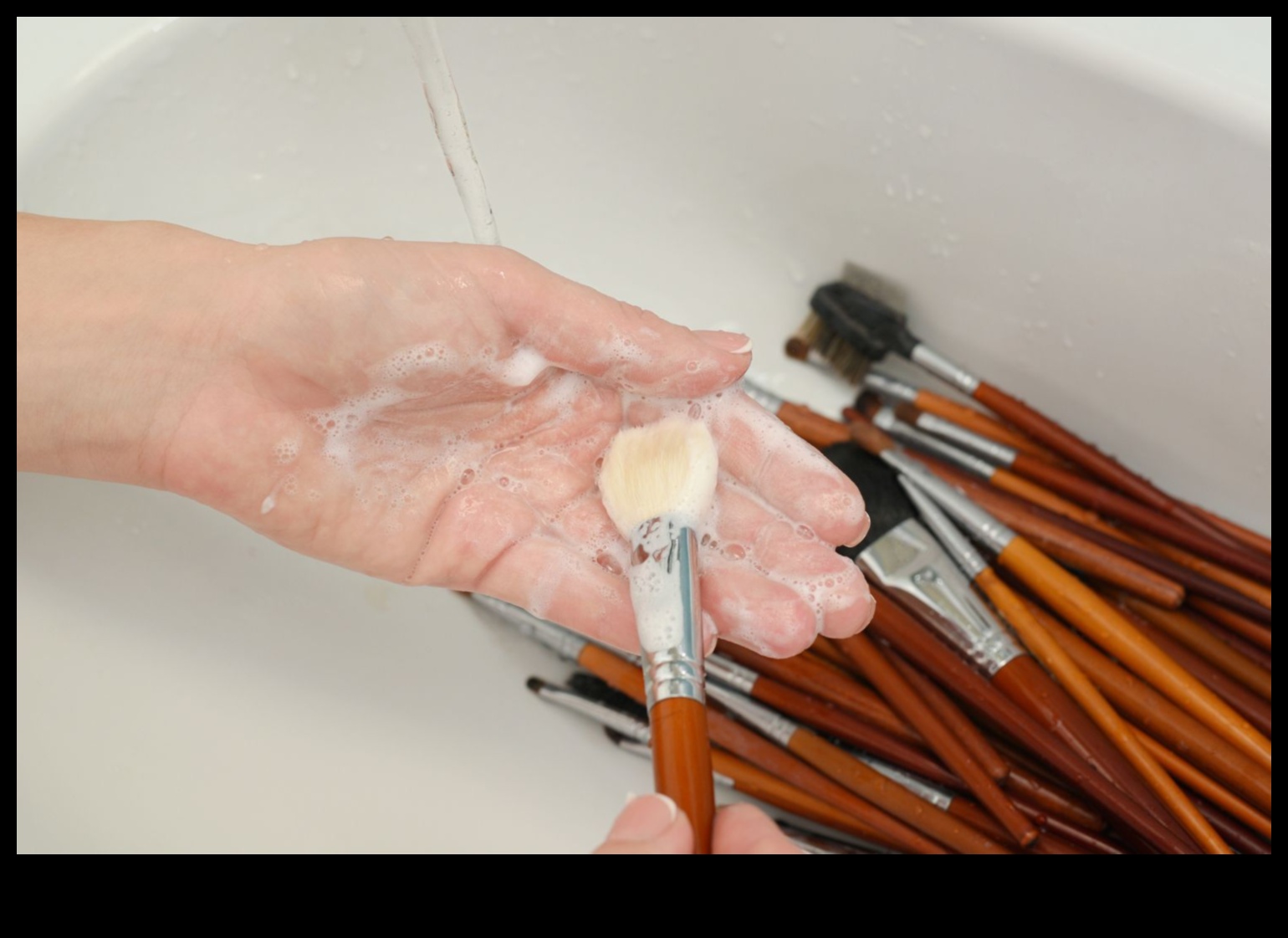 DIY Tool Sanitizers: Crafting Natural Solutions for Disinfecting Your Brushes