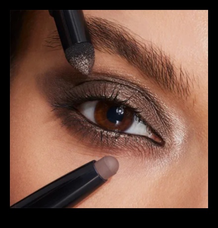 Daring Duos: Creating Eye-Catching Looks with Paired Eyeshadows