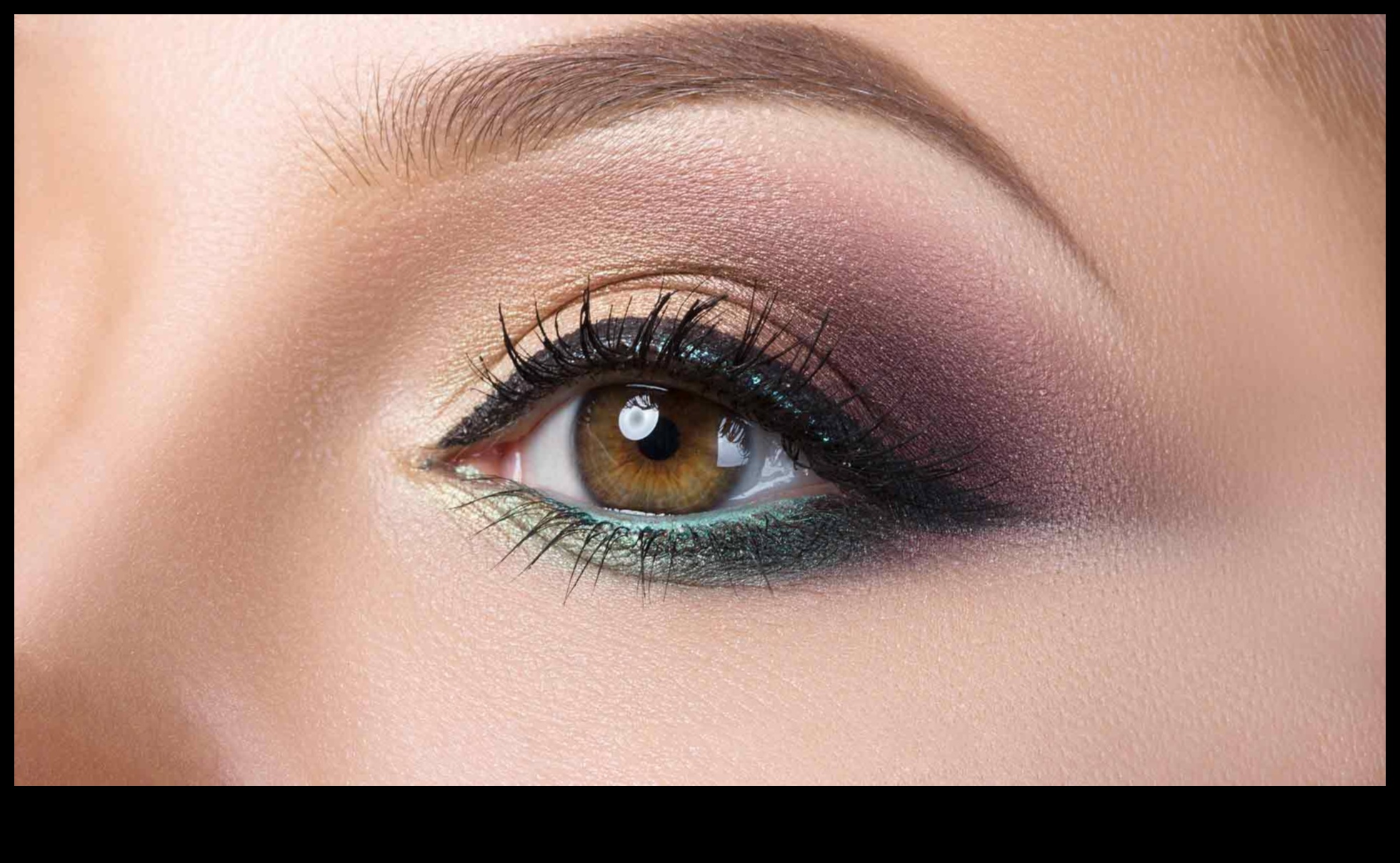 Daring Duos: Creating Eye-Catching Looks with Paired Eyeshadows