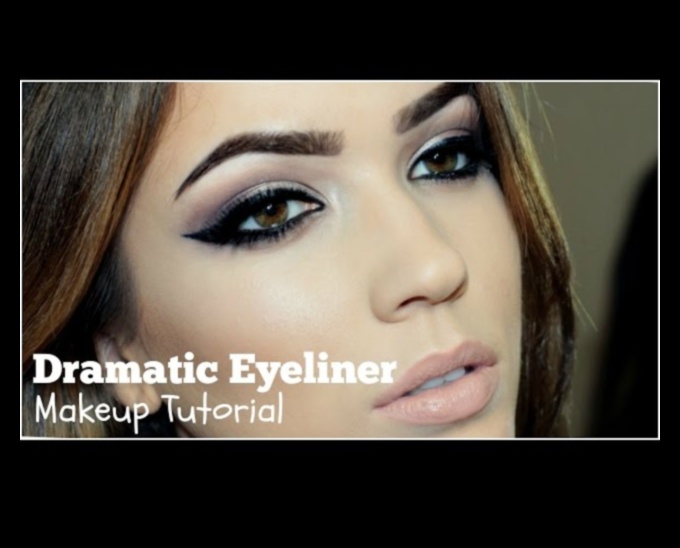 Dramatic Delineation: Tips for Achieving Bold Eyeliner Looks