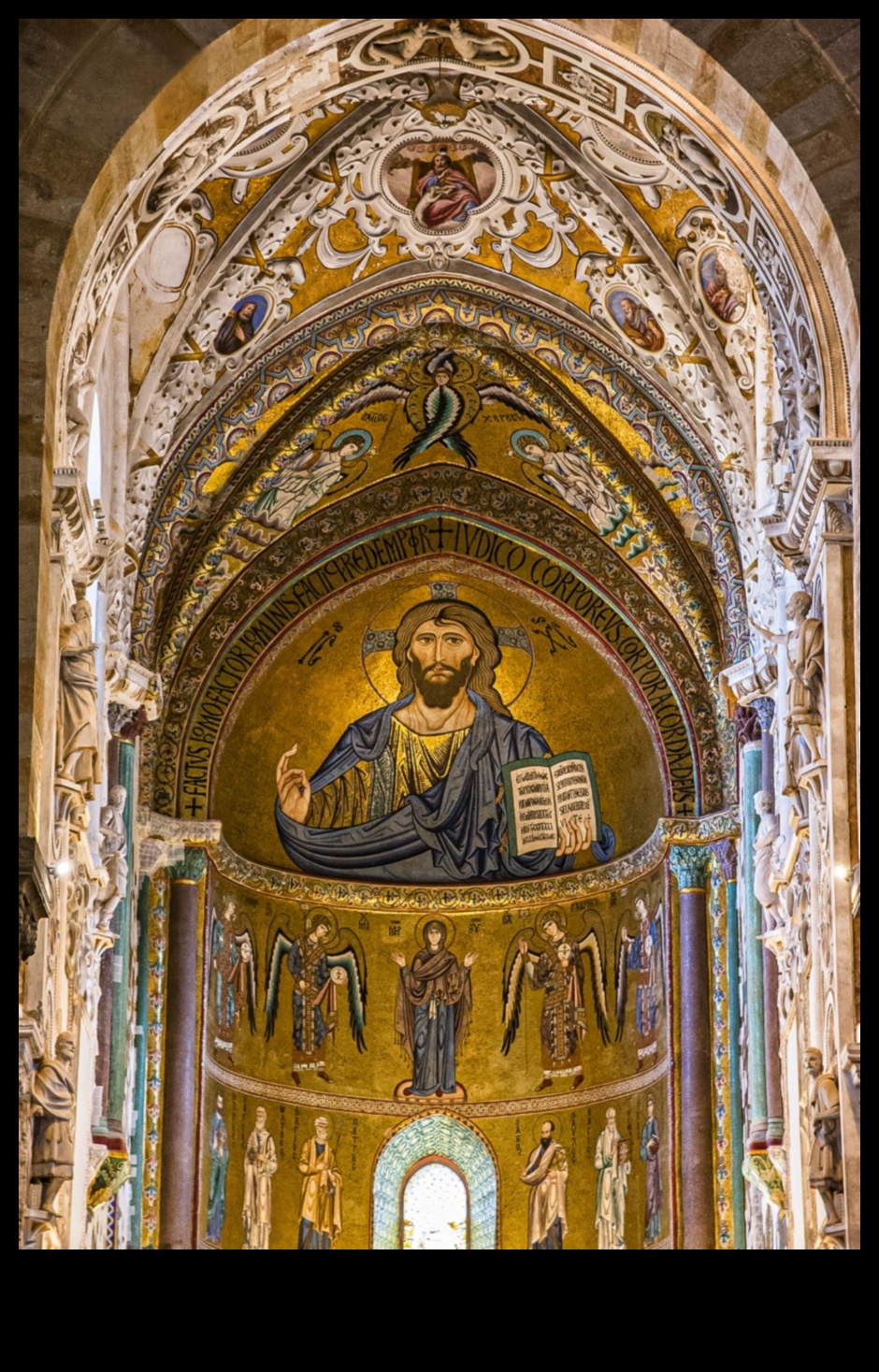 Ecclesiastical Elegance The Art of Religious Decoration in Medieval Churches 1 Ecclesiastical Elegance: The Art of Religious Decoration in Medieval Churches