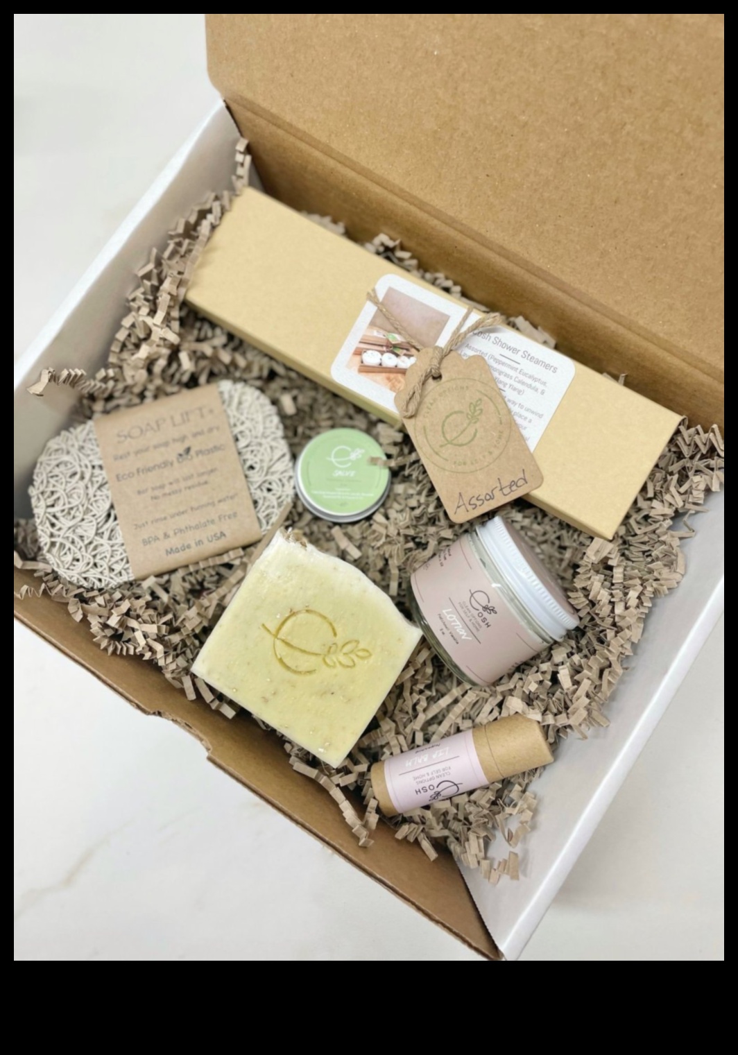 Eco-Chic Explorer: Sustainable Gifts for Her Green Heart