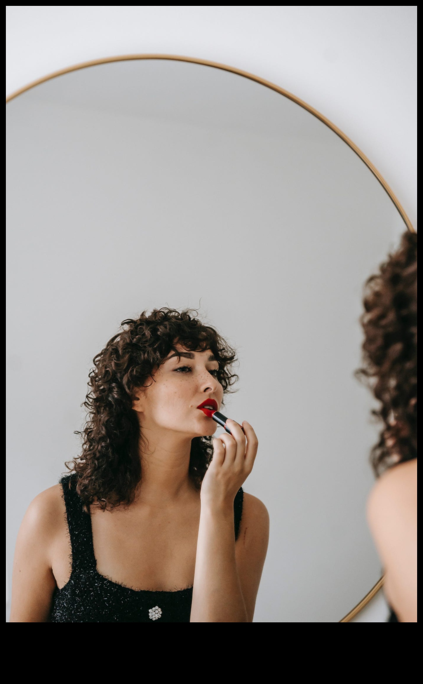 Effortless Elegance: The Power of Glam Makeup in Achieving a Refined Look