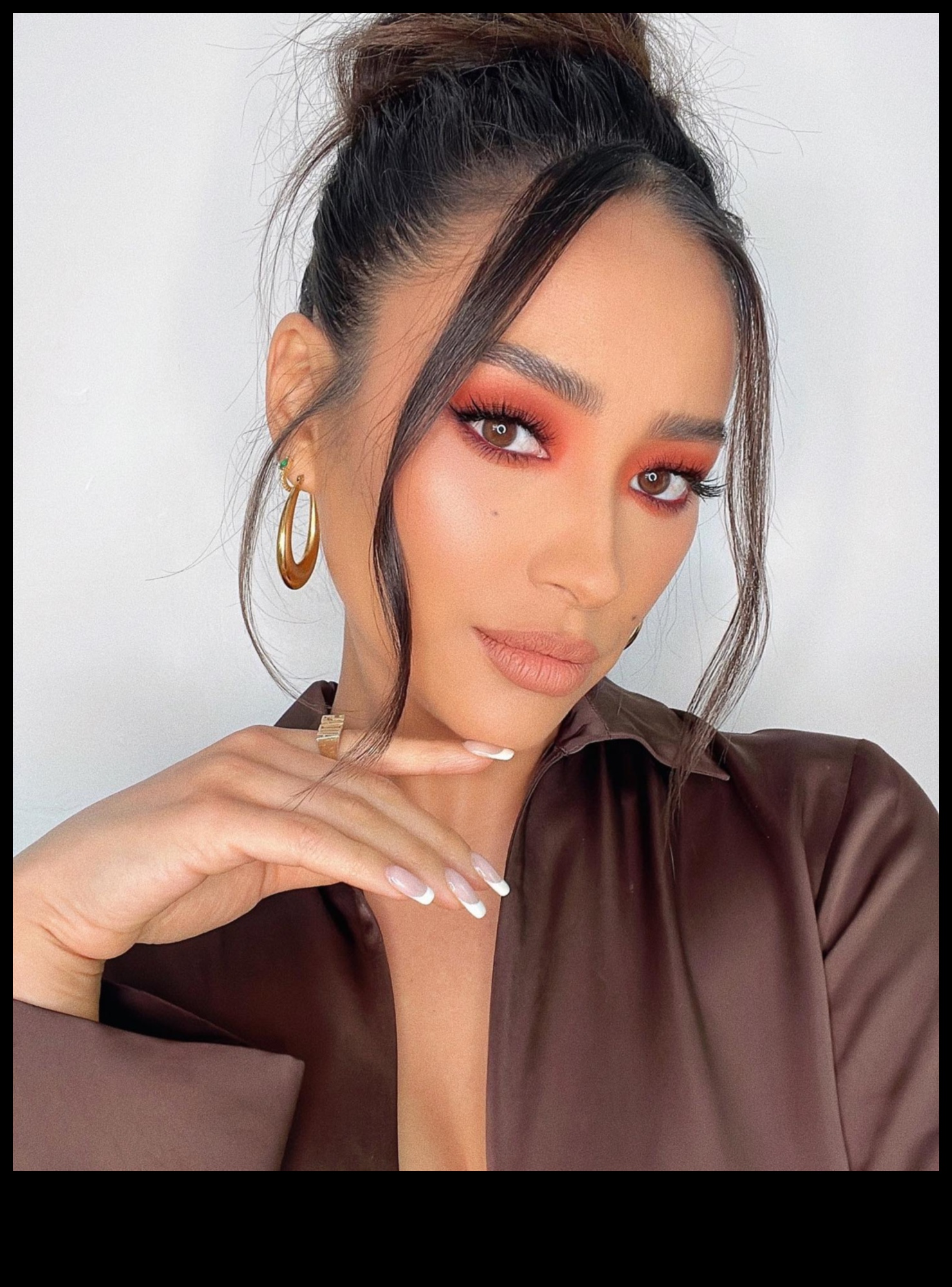 Effortless Glamour: The Allure of Minimalist Glam Makeup Techniques