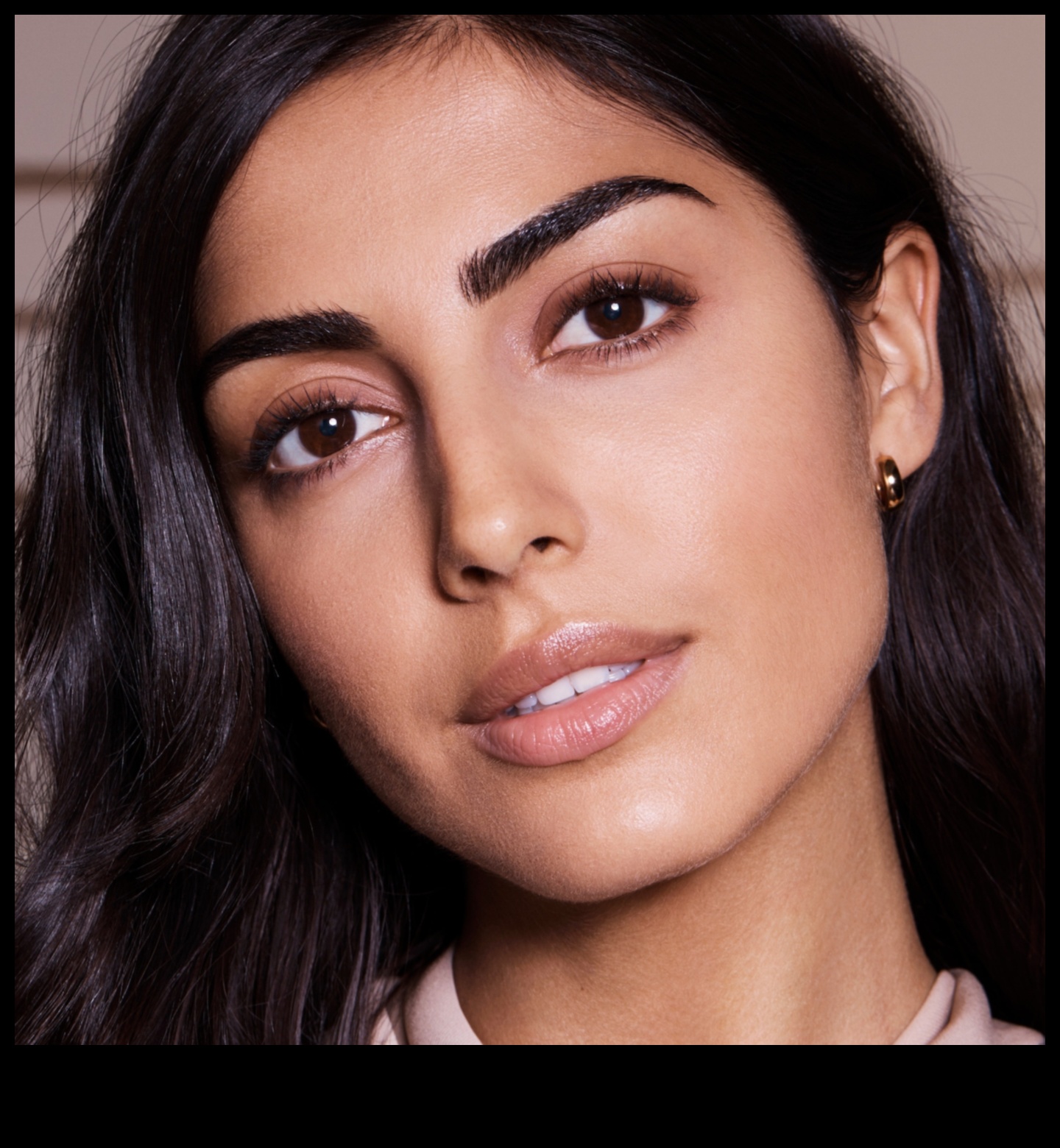 Effortless Radiance: Achieving a Glowing Complexion with Natural Makeup