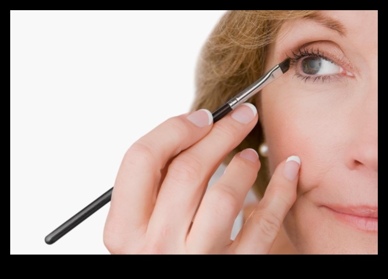 Eyeliner and Aging: How to Enhance Mature Eyes with the Right Techniques