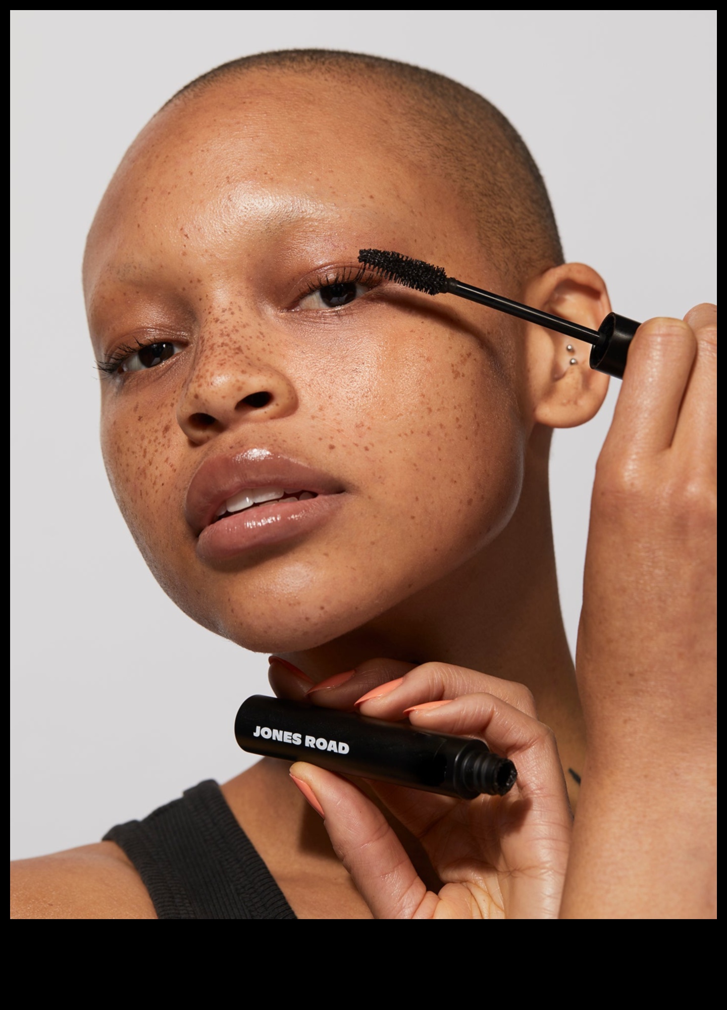 Enhancing Natural Beauty: Achieving a Soft and Subtle Look with Mascara