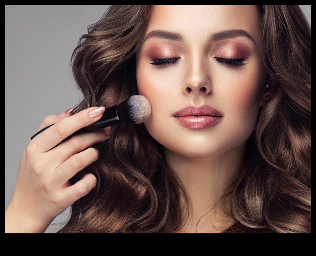 Everyday Makeup for Different Skin Types: Customizing Your Routine