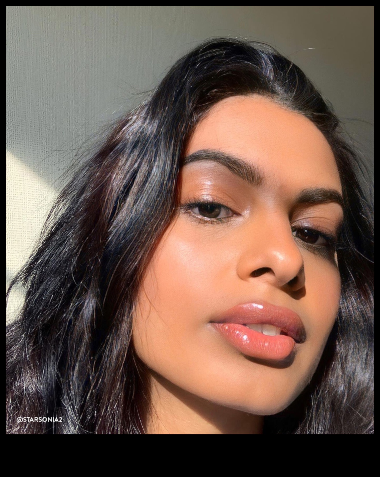 Everyday Makeup for Different Skin Types: Customizing Your Routine