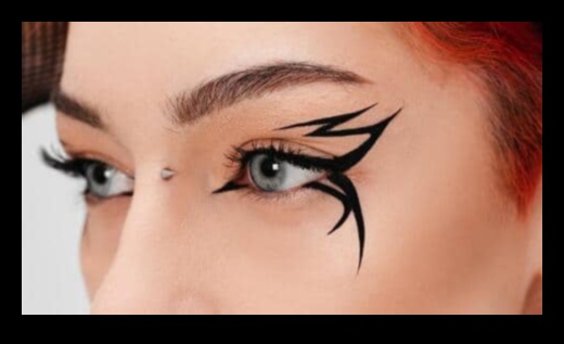 Eyeliner Trends Experiment with Geometric and Abstract Designs 1