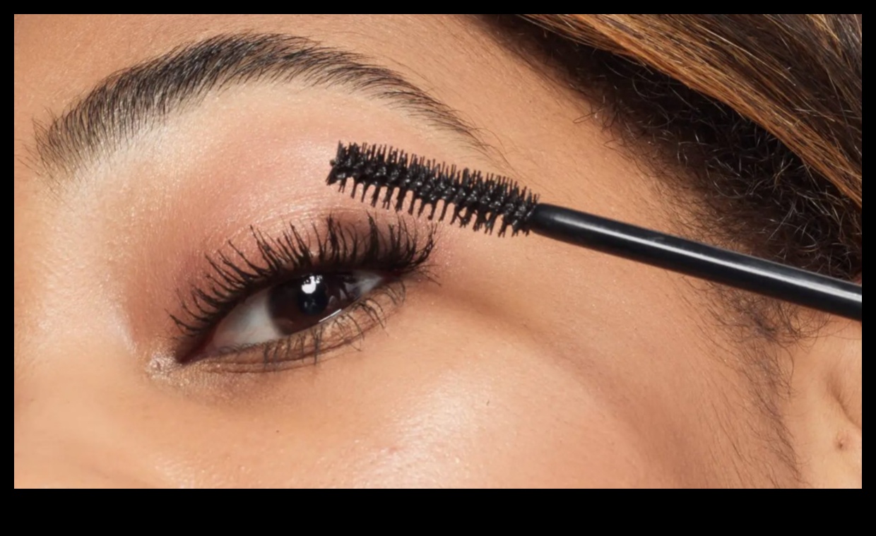 Eyeliner and Mascara Pairing: Enhancing Your Lashes for Maximum Impact
