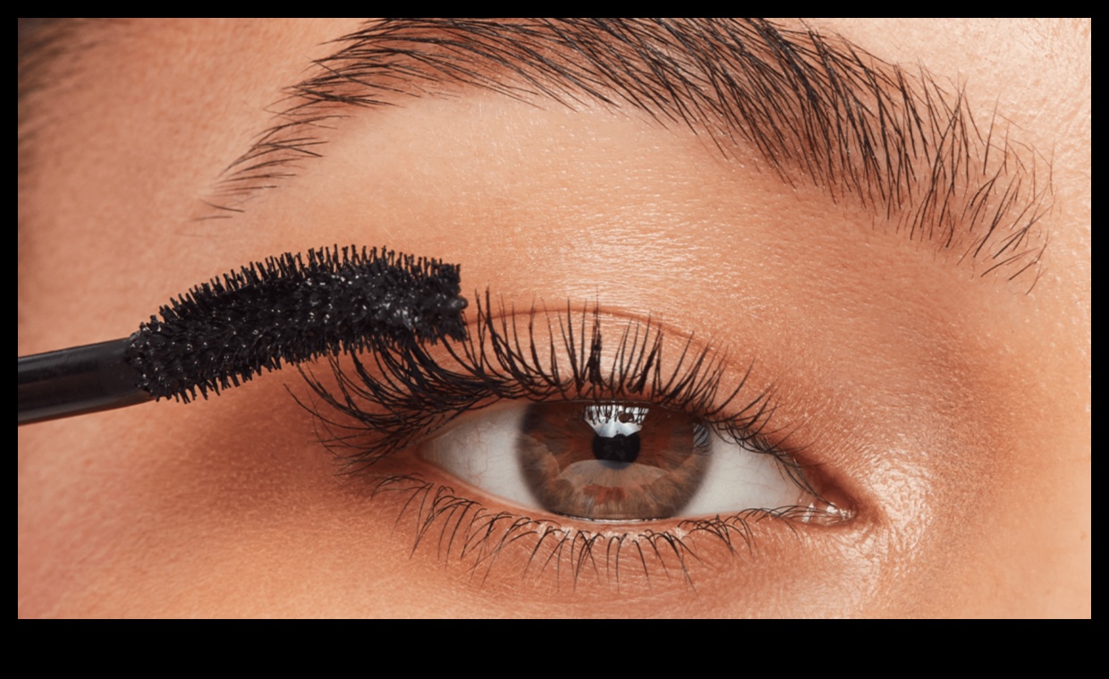 Eyeliner and Mascara Pairing: Enhancing Your Lashes for Maximum Impact