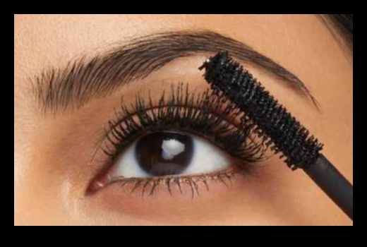 Eyeliner and Mascara Pairing: Enhancing Your Lashes for Maximum Impact