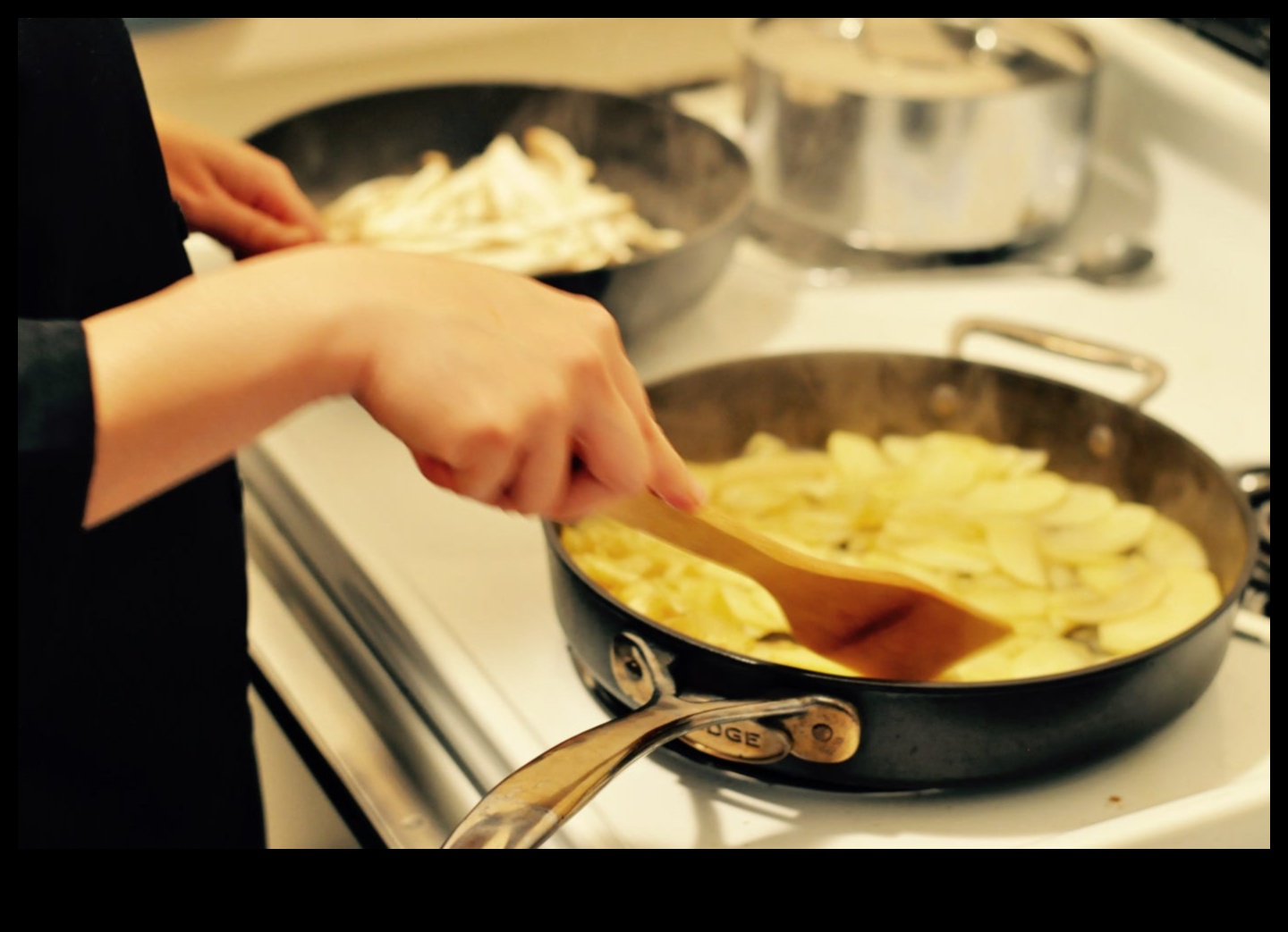 Homegrown Elegance: Infusing Style into Everyday Home Cooking