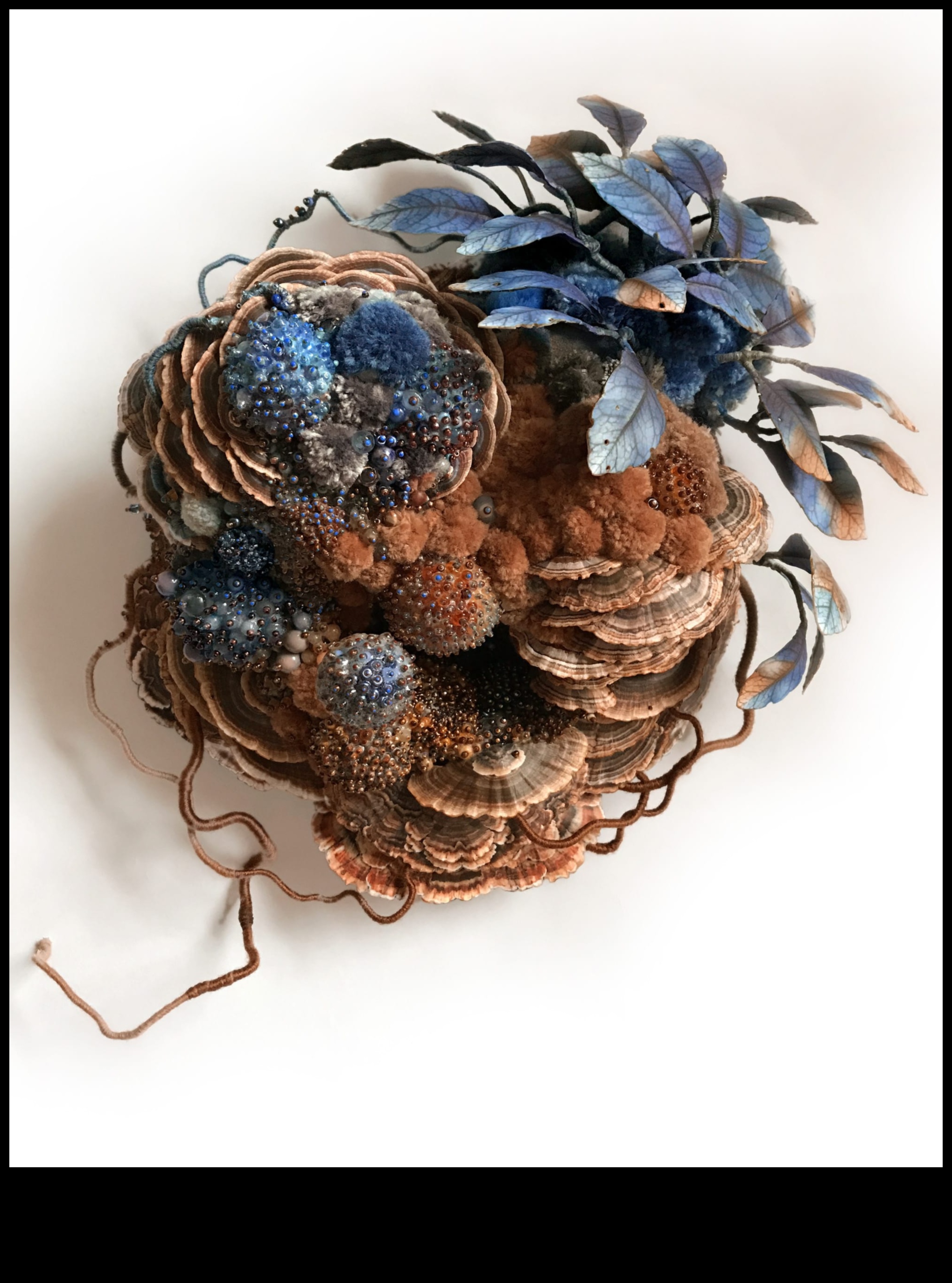 Kaleidoscopic Collage Merging the Real and the Surreal in Pop Art Assemblages 7 Kaleidoscopic Collage: Merging Realities in Pop Art Assemblages