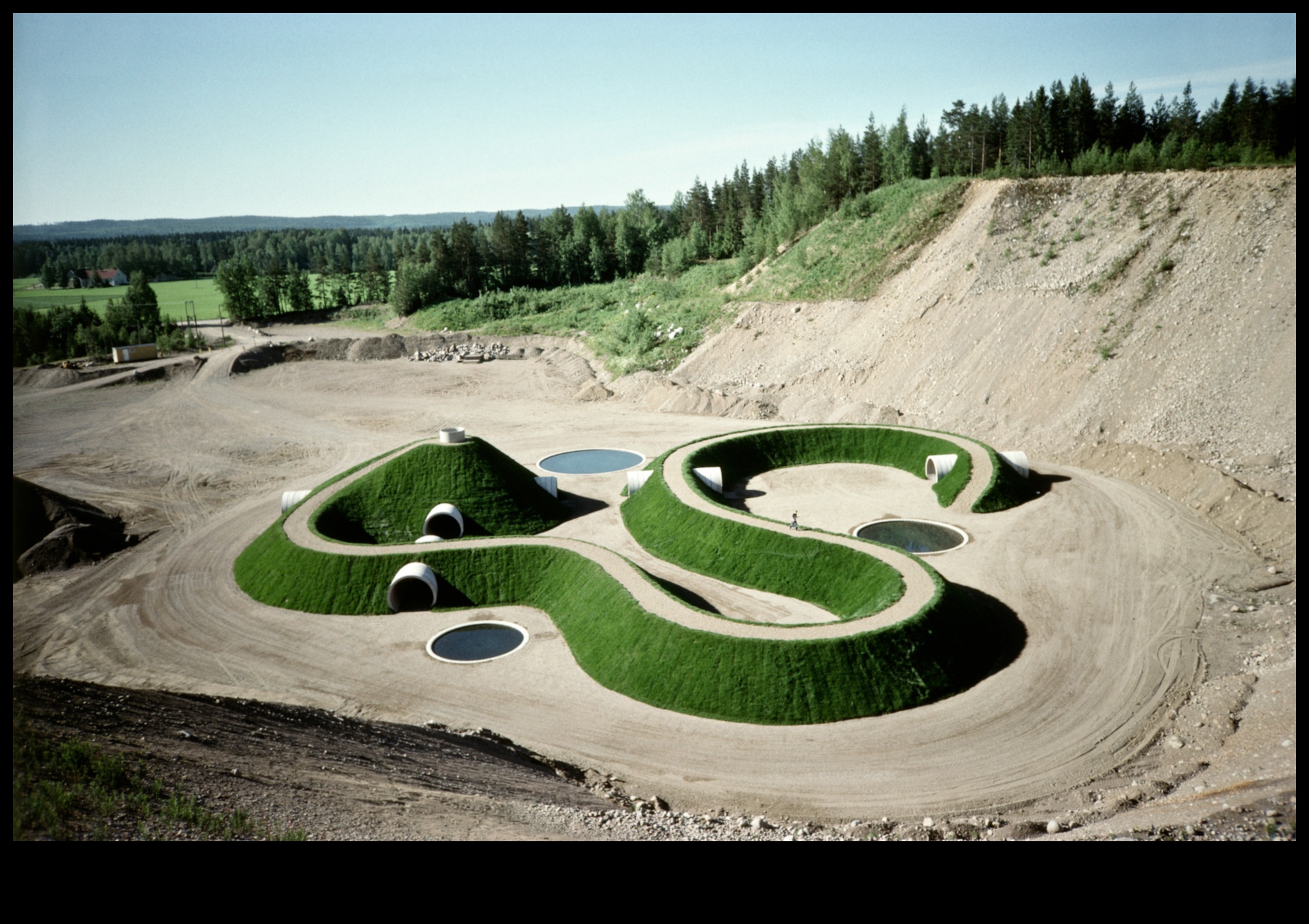 Land Art Legacy Earthworks and Environmental Sculptures That Shaped the Landscape 4 Land Art Legacy: Earthworks and Environmental Sculptures