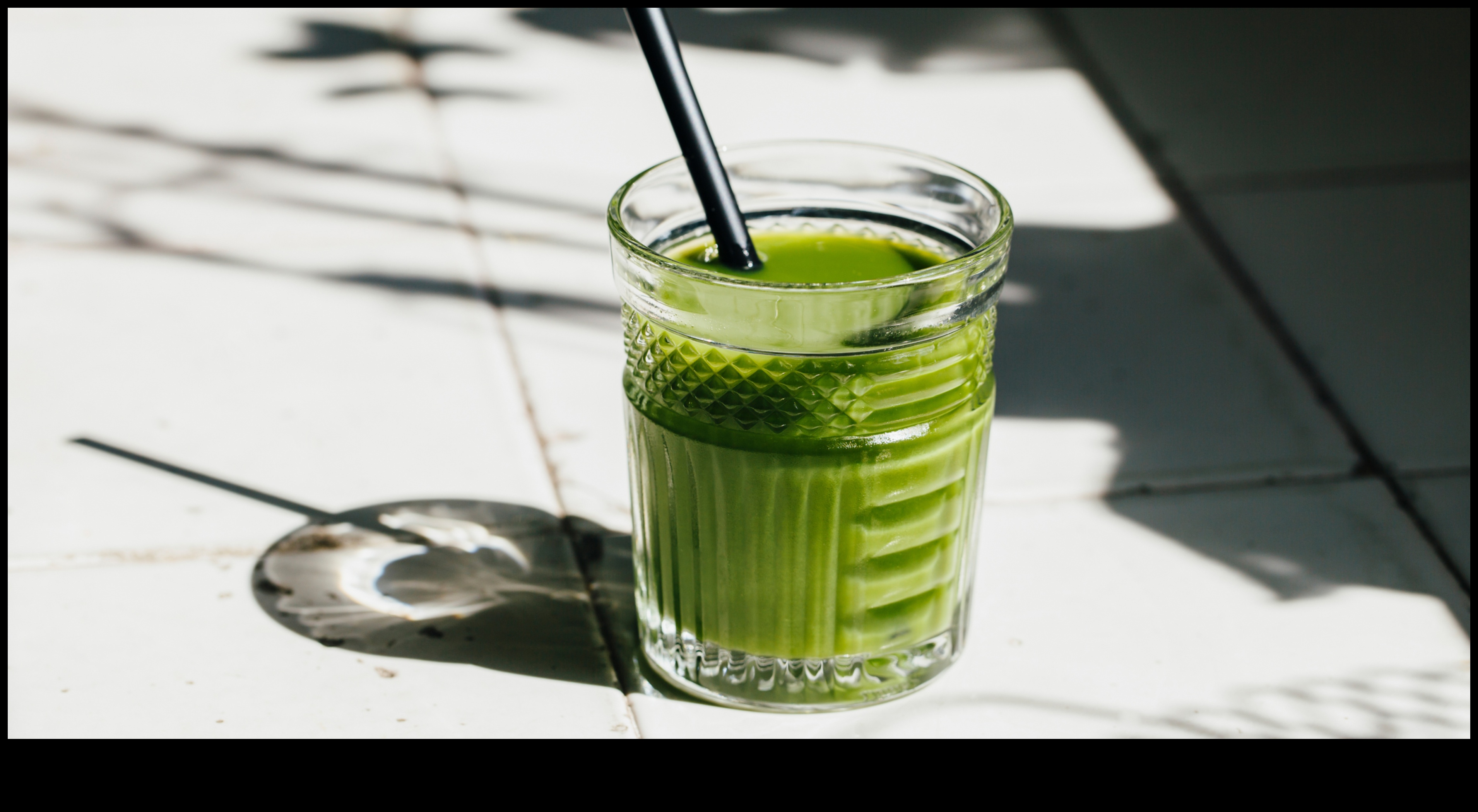 Morning Chill: Kickstart Your Day with the Coolness of Iced Green Tea