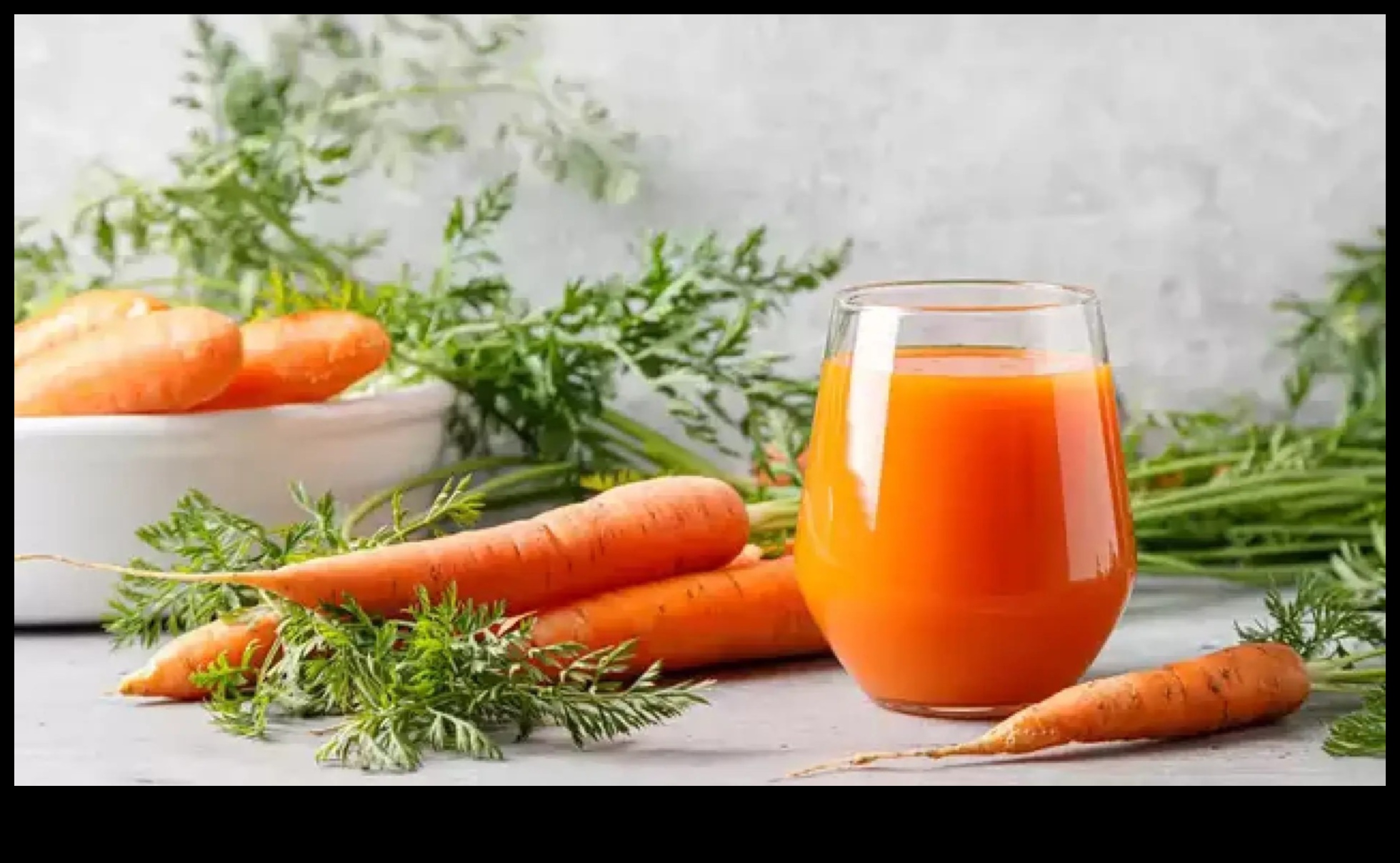 Morning Radiance A Glass of Carrot-Orange Juice for a Boost of Energy 1 Morning Radiance: Sipping on Vibrant and Pure Carrot-Orange Juices
