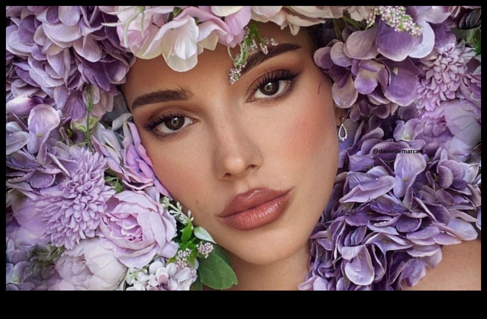 Nature-Inspired Elegance: Infusing Natural Elements into Your Makeup Routine