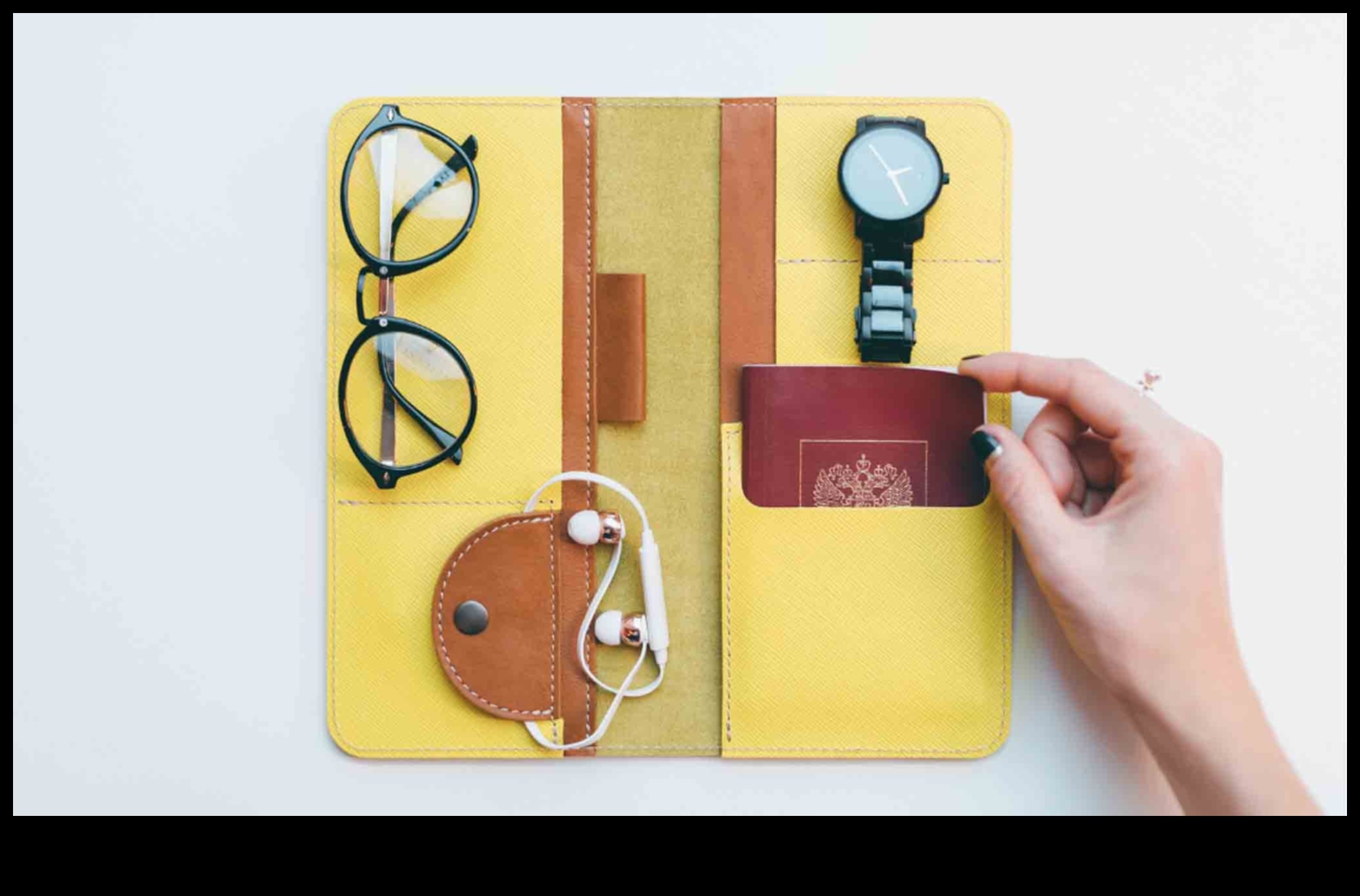 Nomadic Novelties: Travel-inspired Trinkets and Gifts