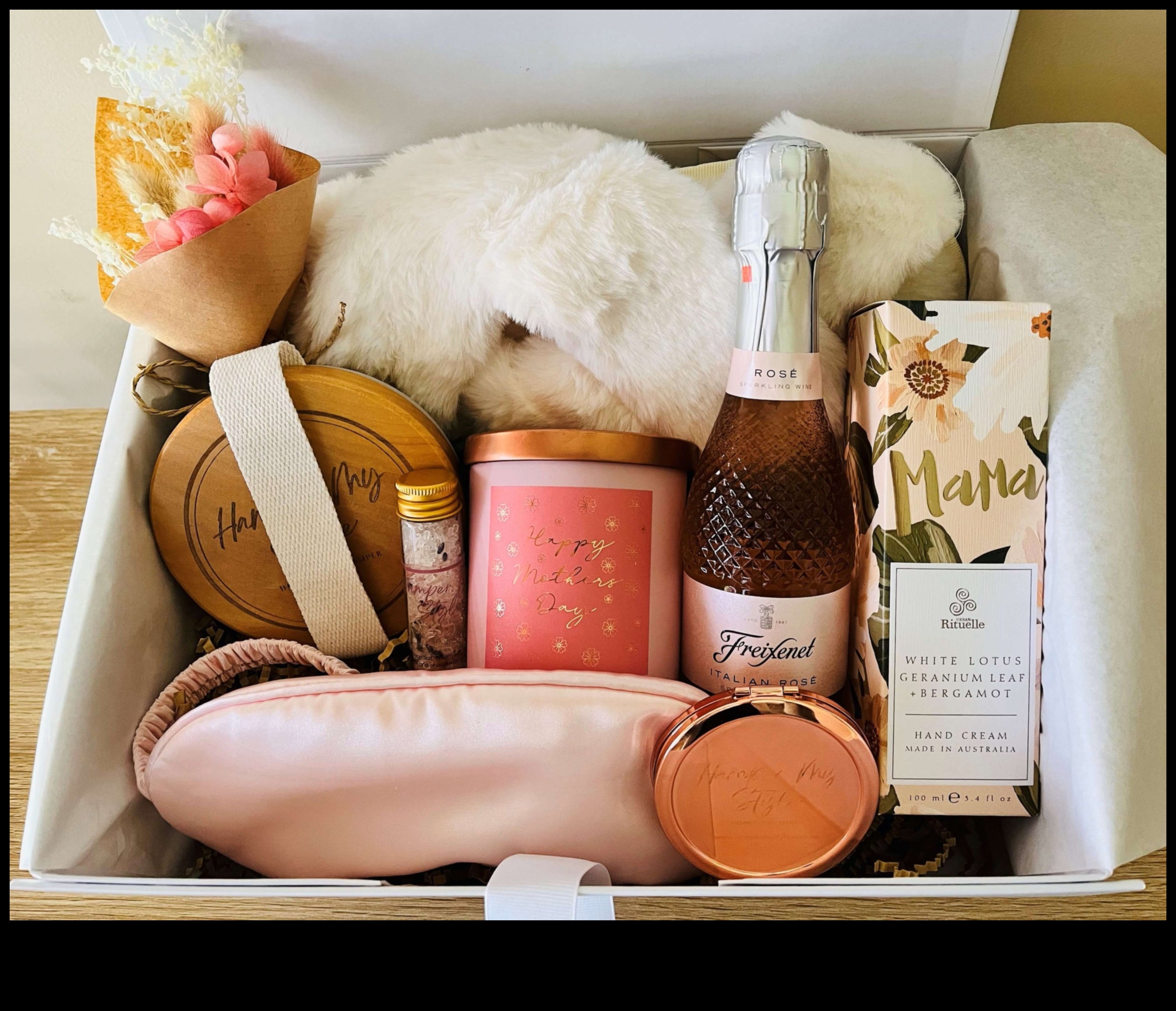 Pampered Queen: Luxurious Gift Selection for Mother's Day
