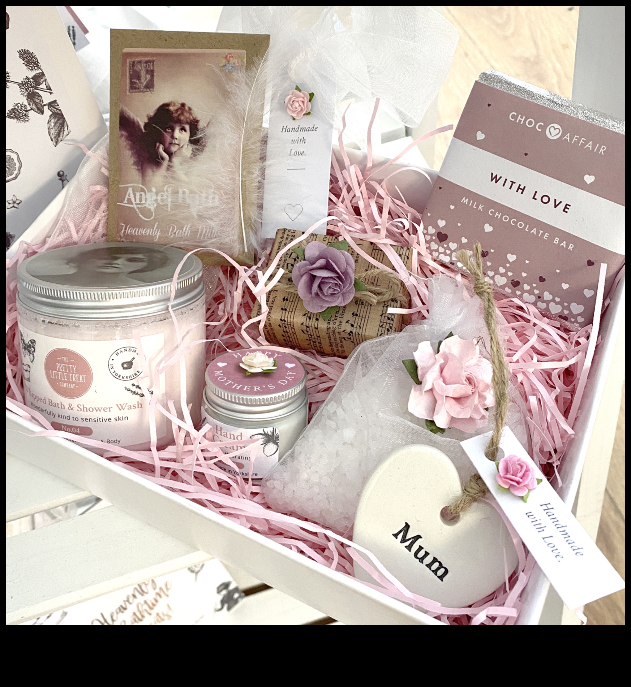 Pampered Queen: Luxurious Gift Selection for Mother's Day