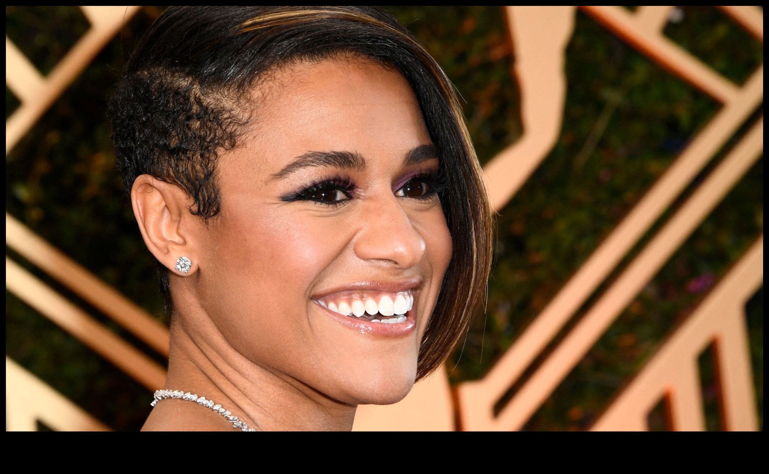 Red Carpet Ready: Achieving A-List Glam with Professional Makeup Techniques