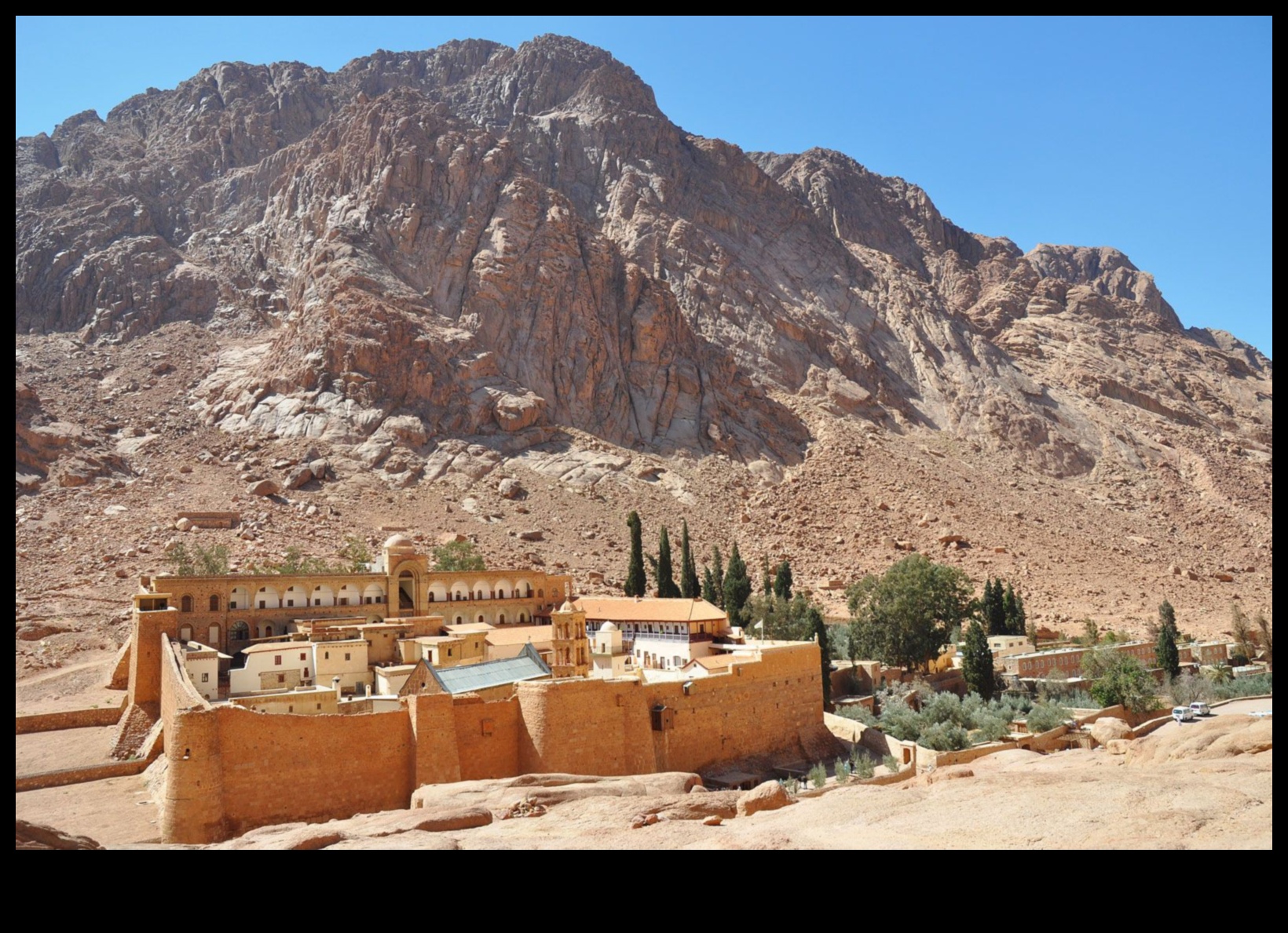 Saint Catherine's Monastery A Living Gem of Sinai's Artistic Heritage 2 Saint Catherine's Monastery: Artistic Heritage in Sinai