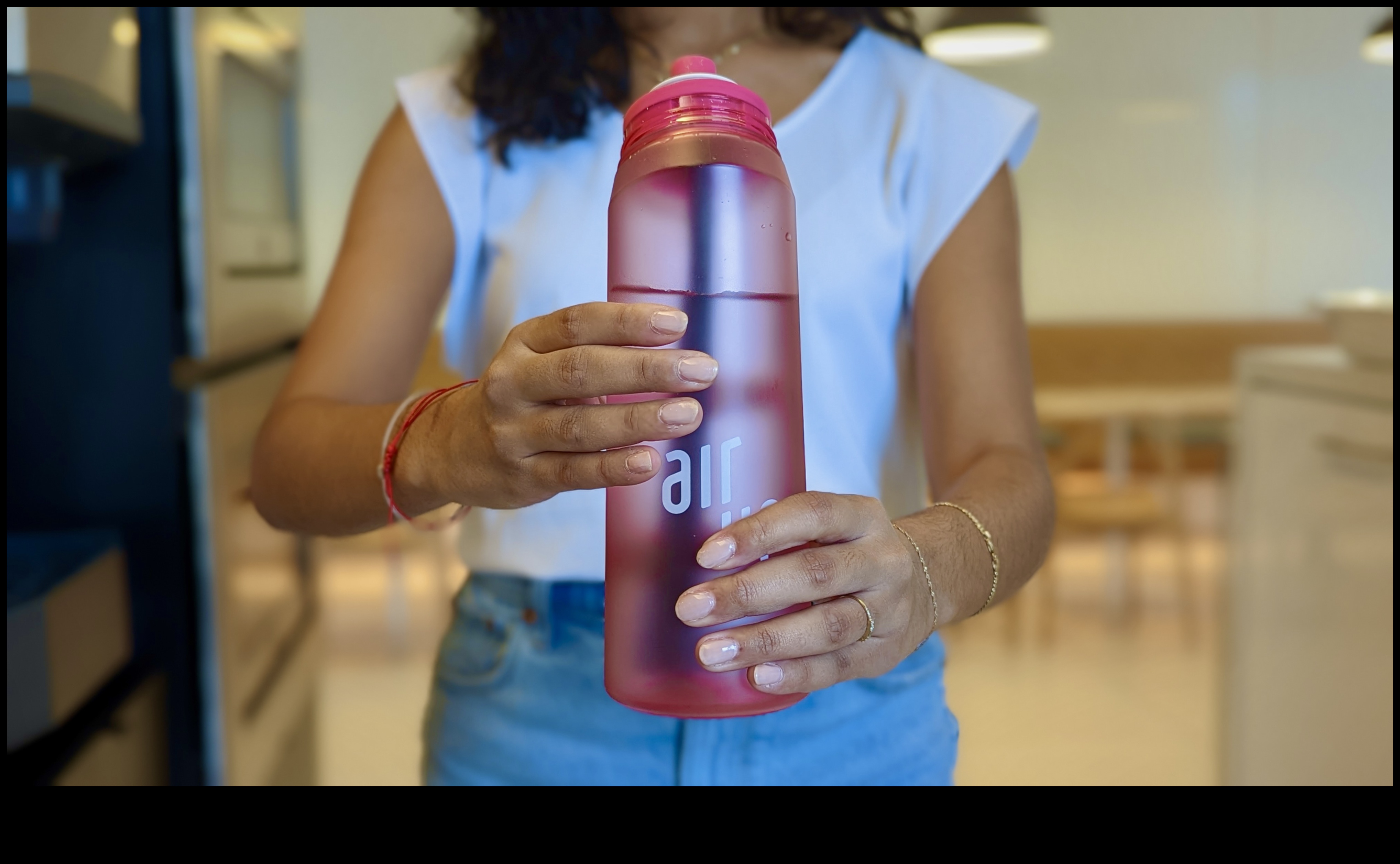 Sip and Share The Electrolyte Drink Experience That Brings Friends Together 2 Sip and Share: Creating Electrolyte Drink Experiences with Friends