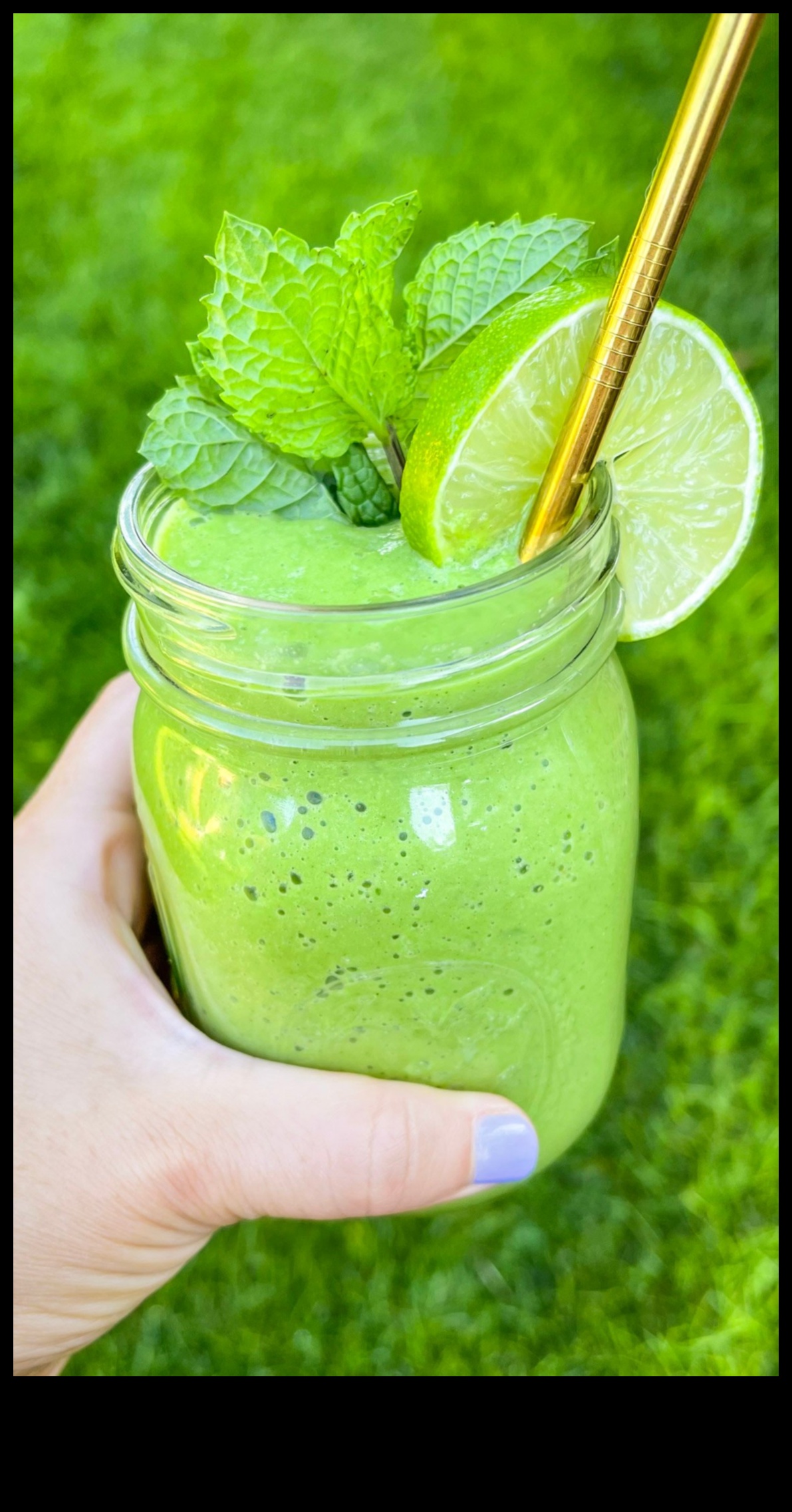 Sip and Soothe: Nurturing Your Body and Mind with Calming Green Smoothies