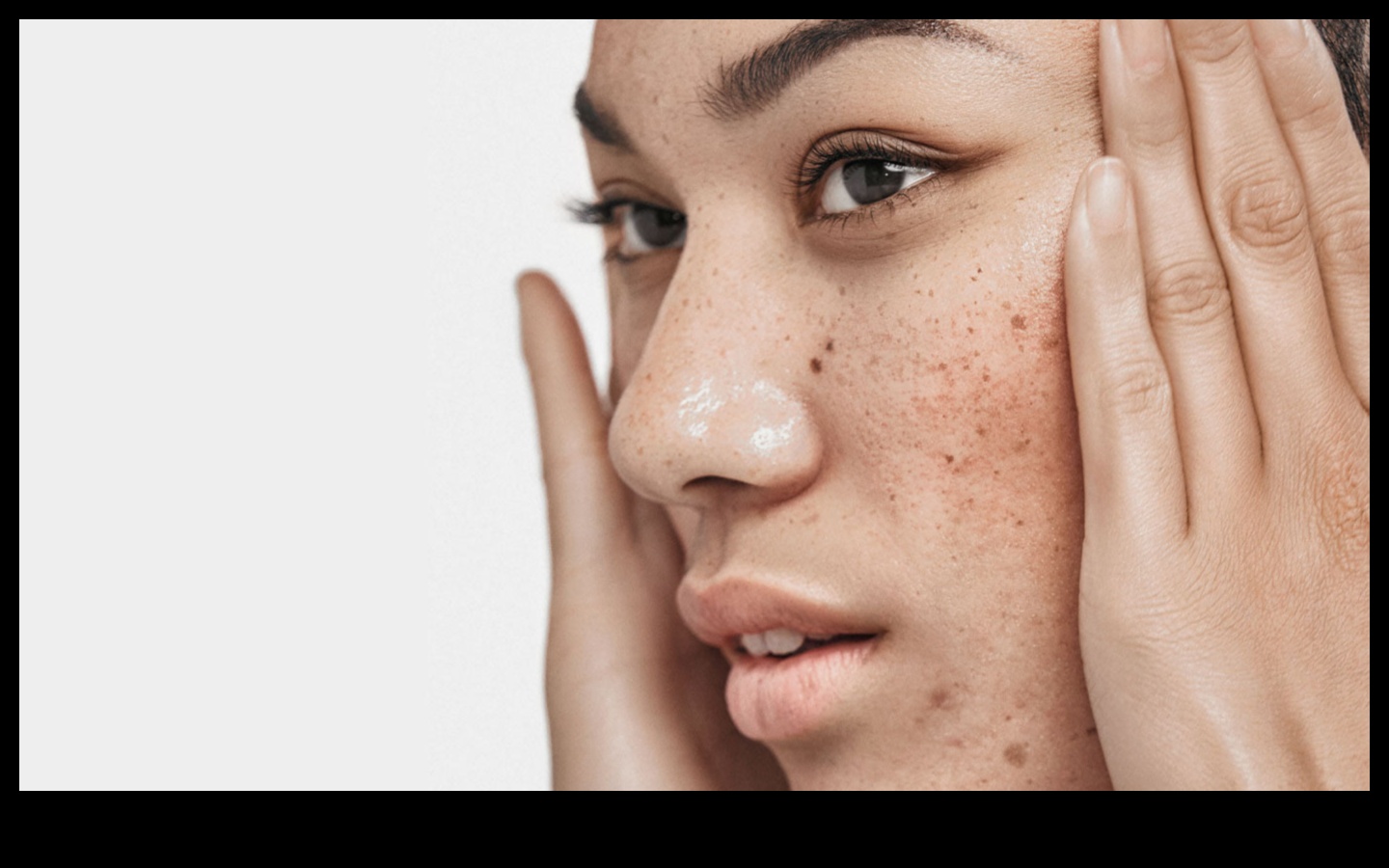 Skincare and Stress: Managing External Factors for a Calm Complexion