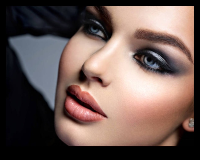 Smoldering Eyes From Smoky to Sultry, the Allure of Evening Makeup 1