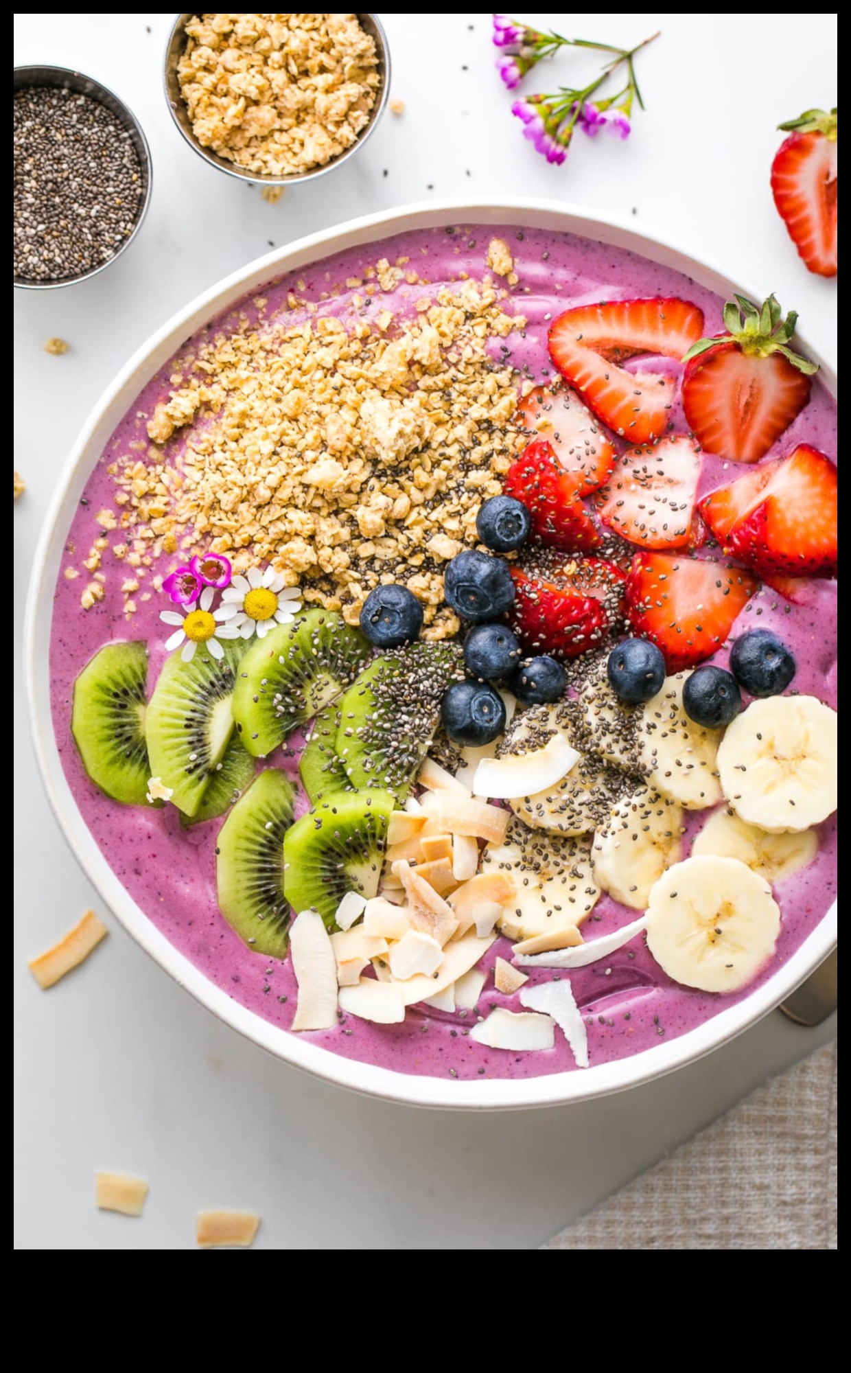 Smoothie Bowls to Share: Hosting a Healthy and Tasty Brunch
