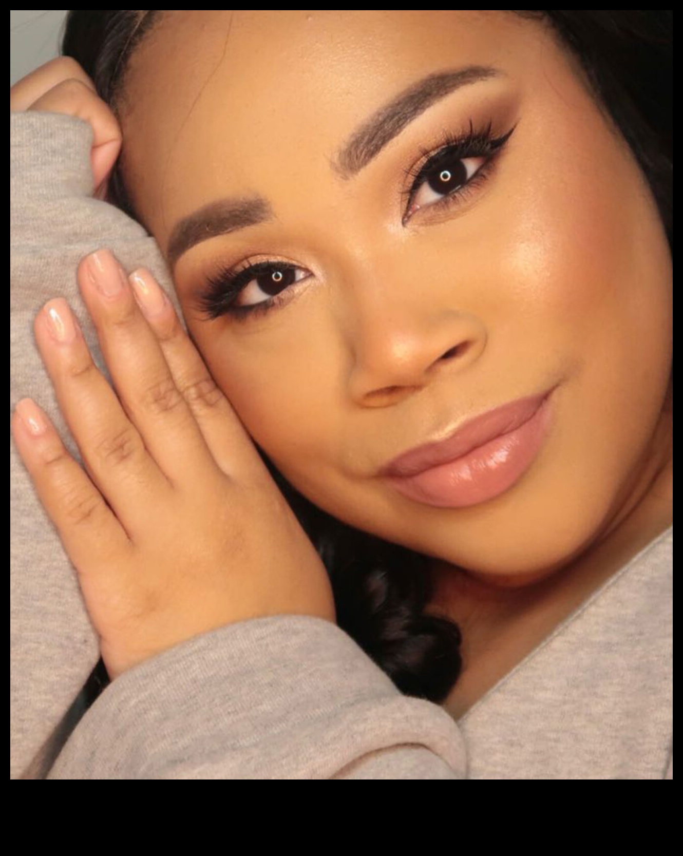 Soft and Smudged: Exploring the Charm of Smoky Eyes in Natural Makeup