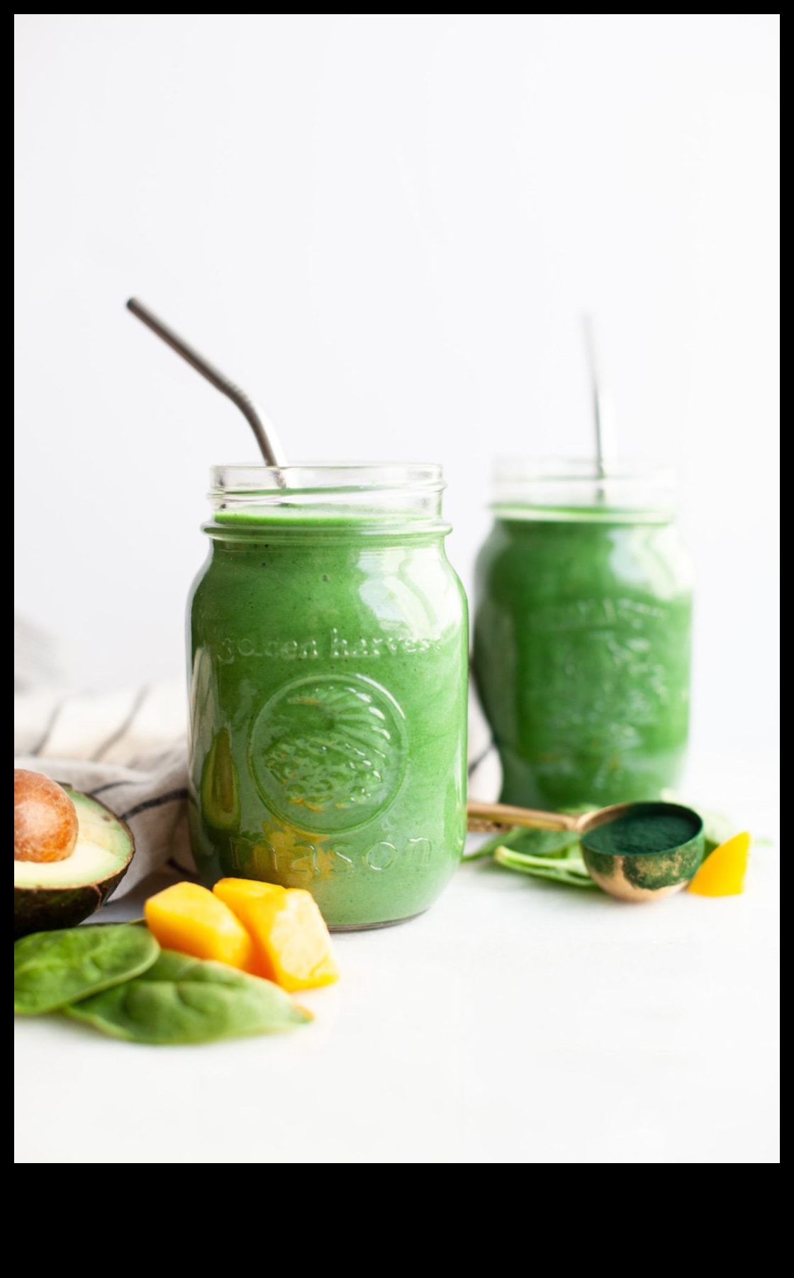 Spirulina Surprise: Introducing the Superfood into Your Green Smoothies