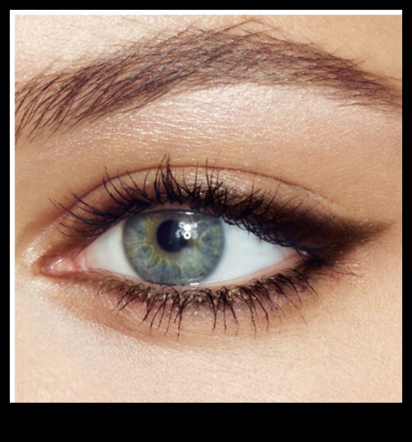 Sultry Smudges: Achieving a Smokey Eye with Smudged Eyeliner