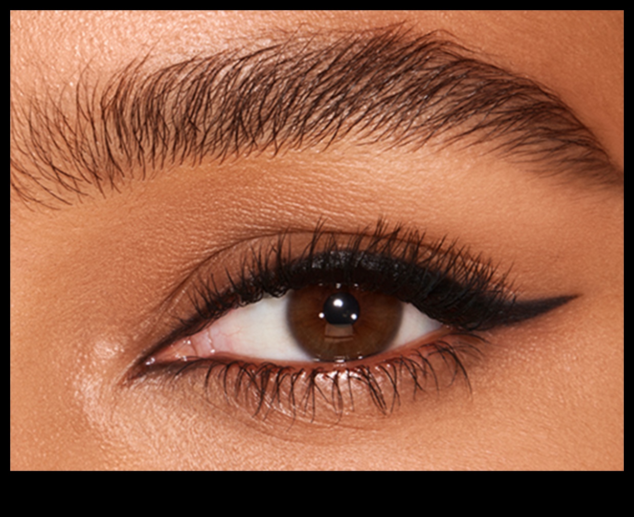 Sultry Smudges: Achieving a Smokey Eye with Smudged Eyeliner