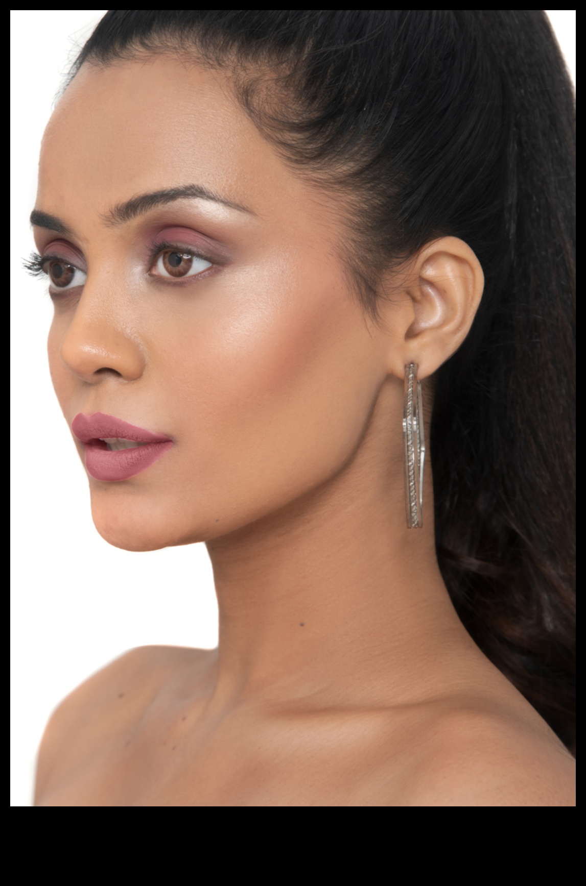 Sunkissed Secrets: Achieving a Naturally Tanned Look with Bronzer