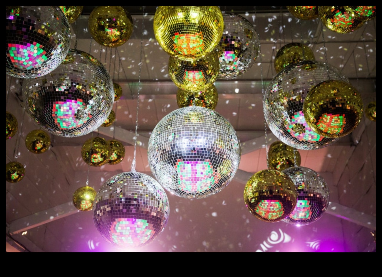 Retro Reminiscence: Vintage-Inspired Gifts for a Nostalgic Birthday